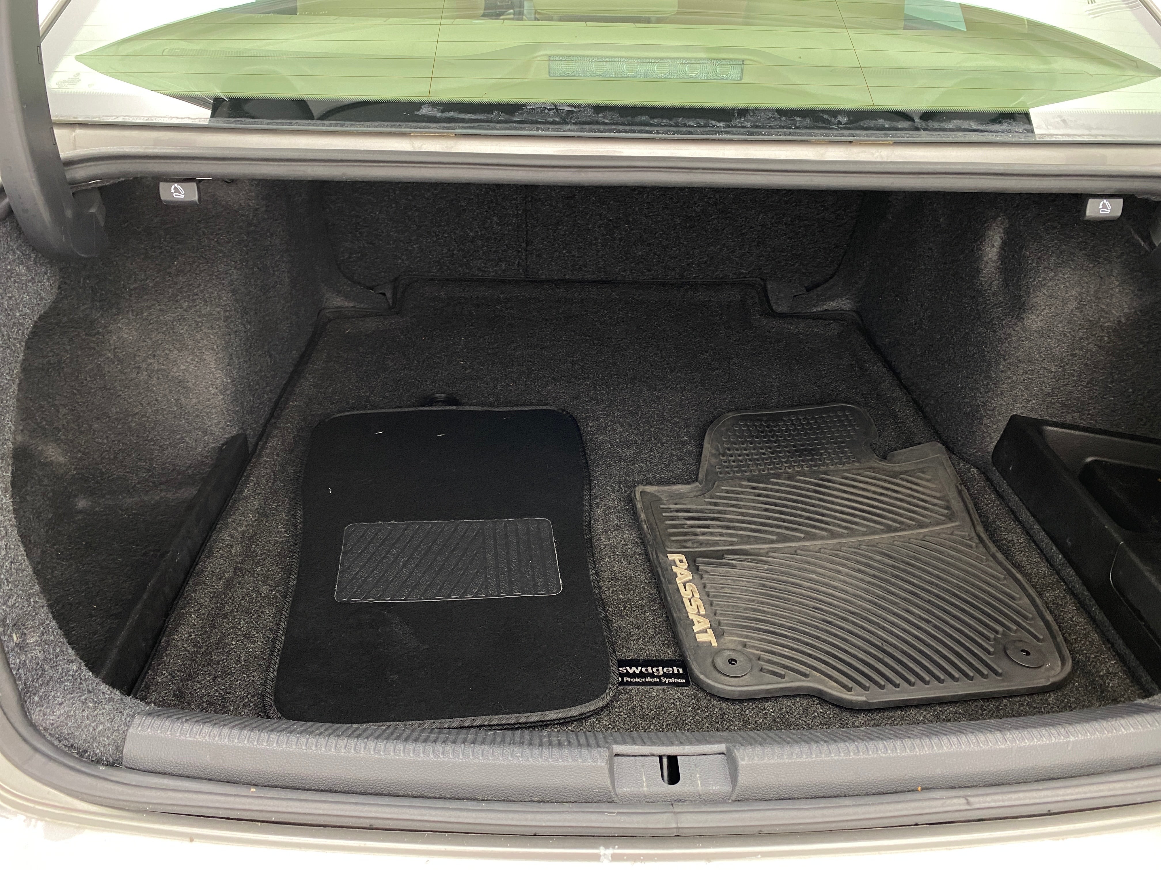2013 Volkswagen Passat SE 6