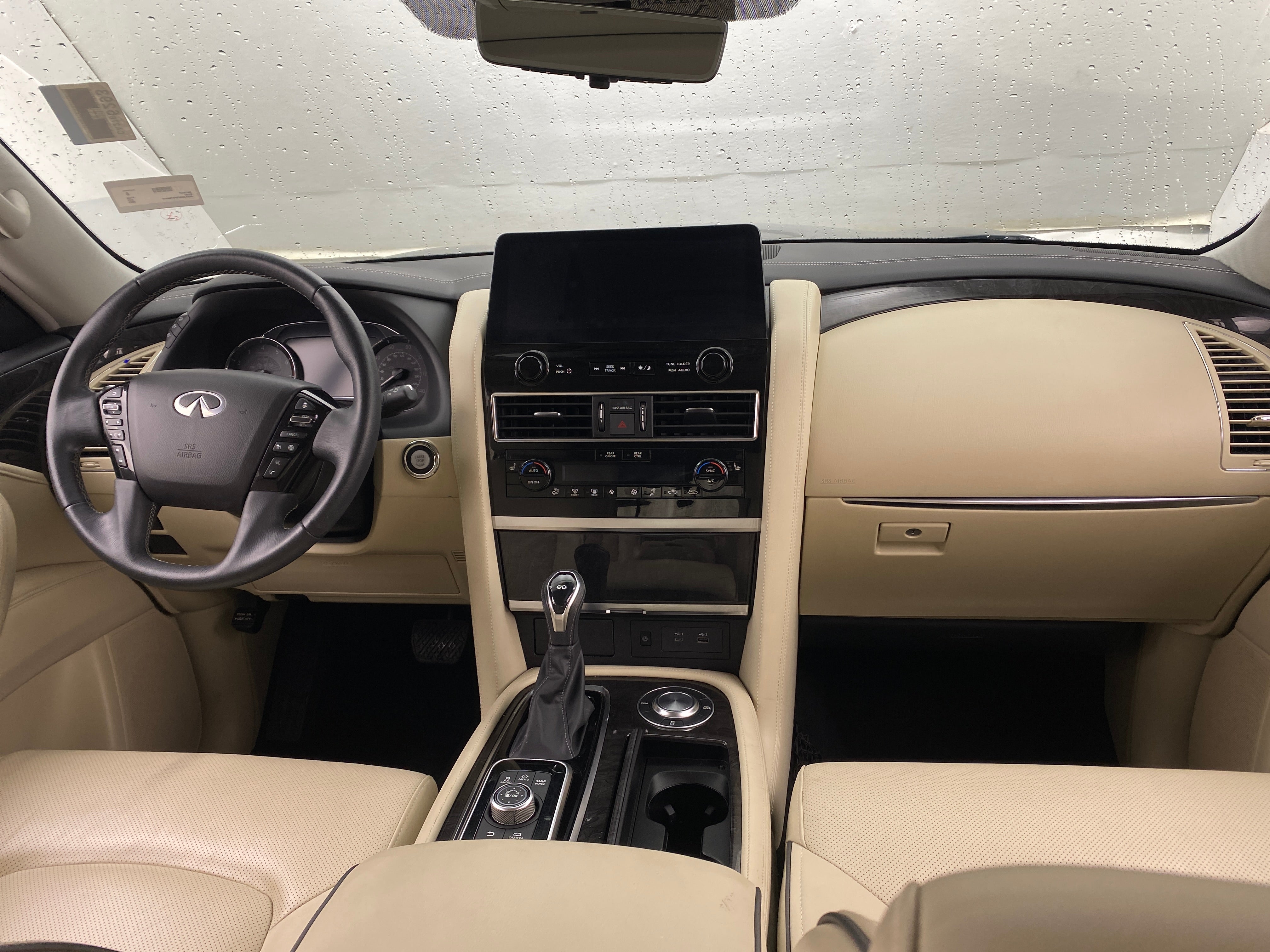 2023 INFINITI QX80 Luxe 2