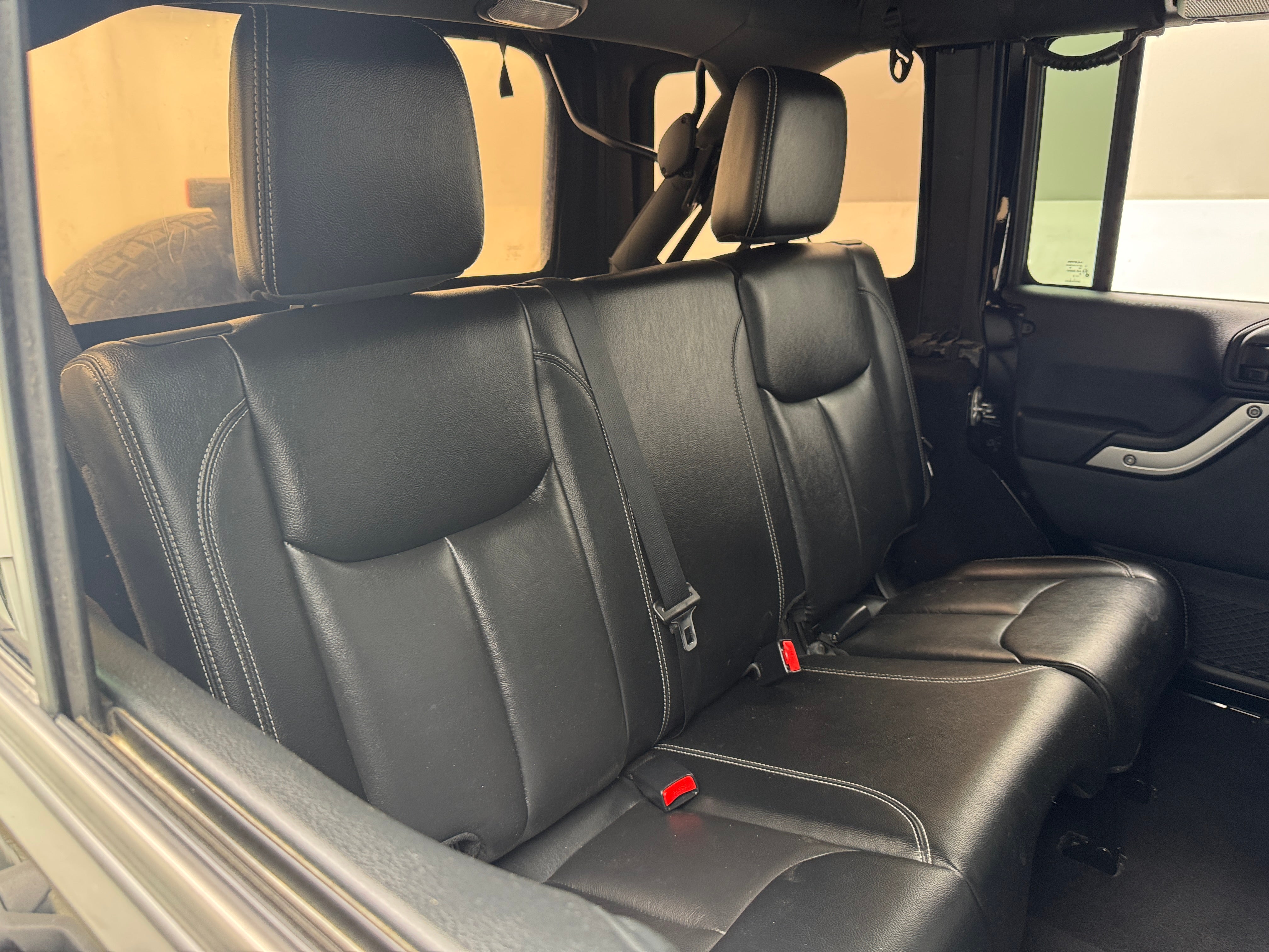 2016 Jeep Wrangler Unlimited Sahara 5