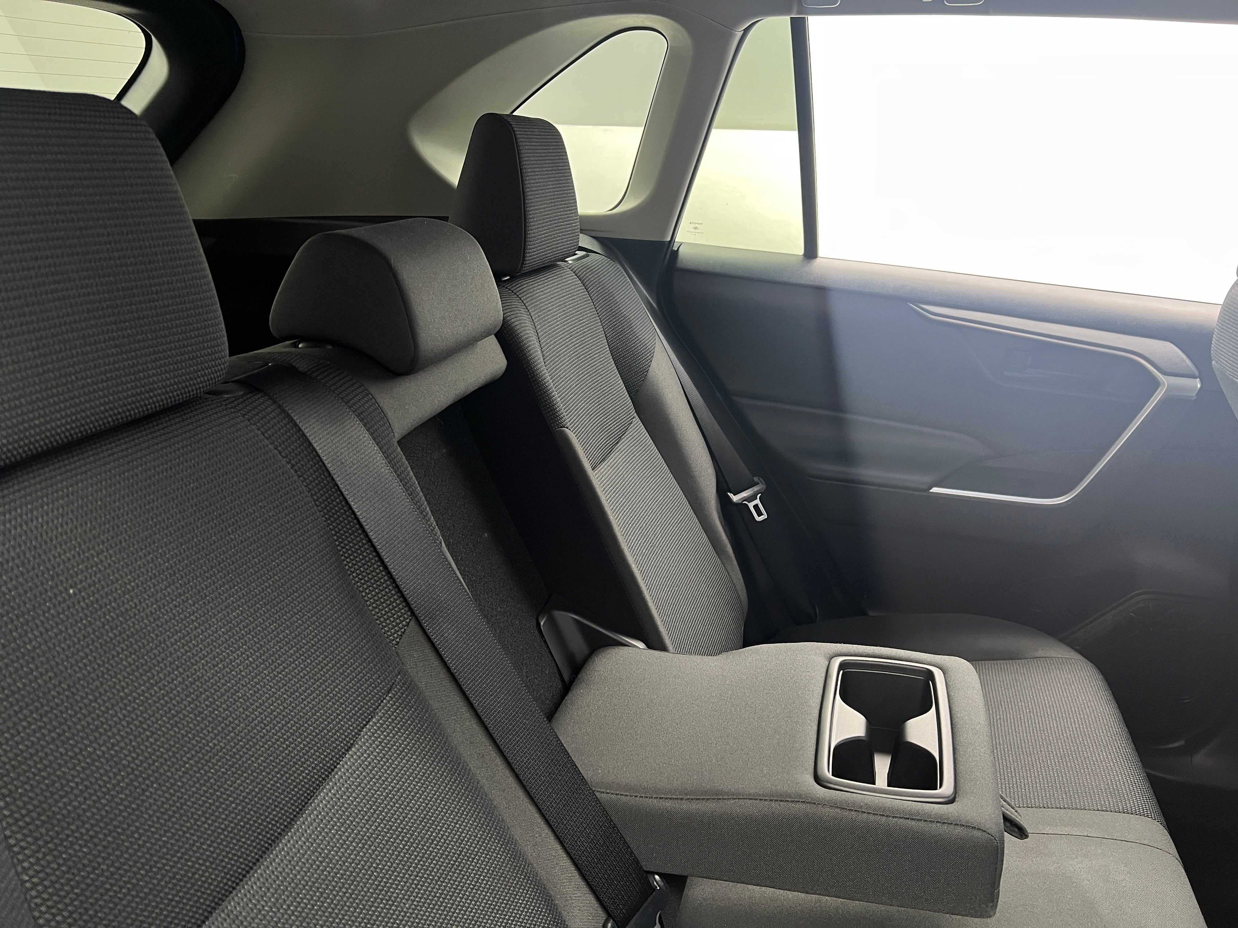 2019 Toyota RAV4 LE 6