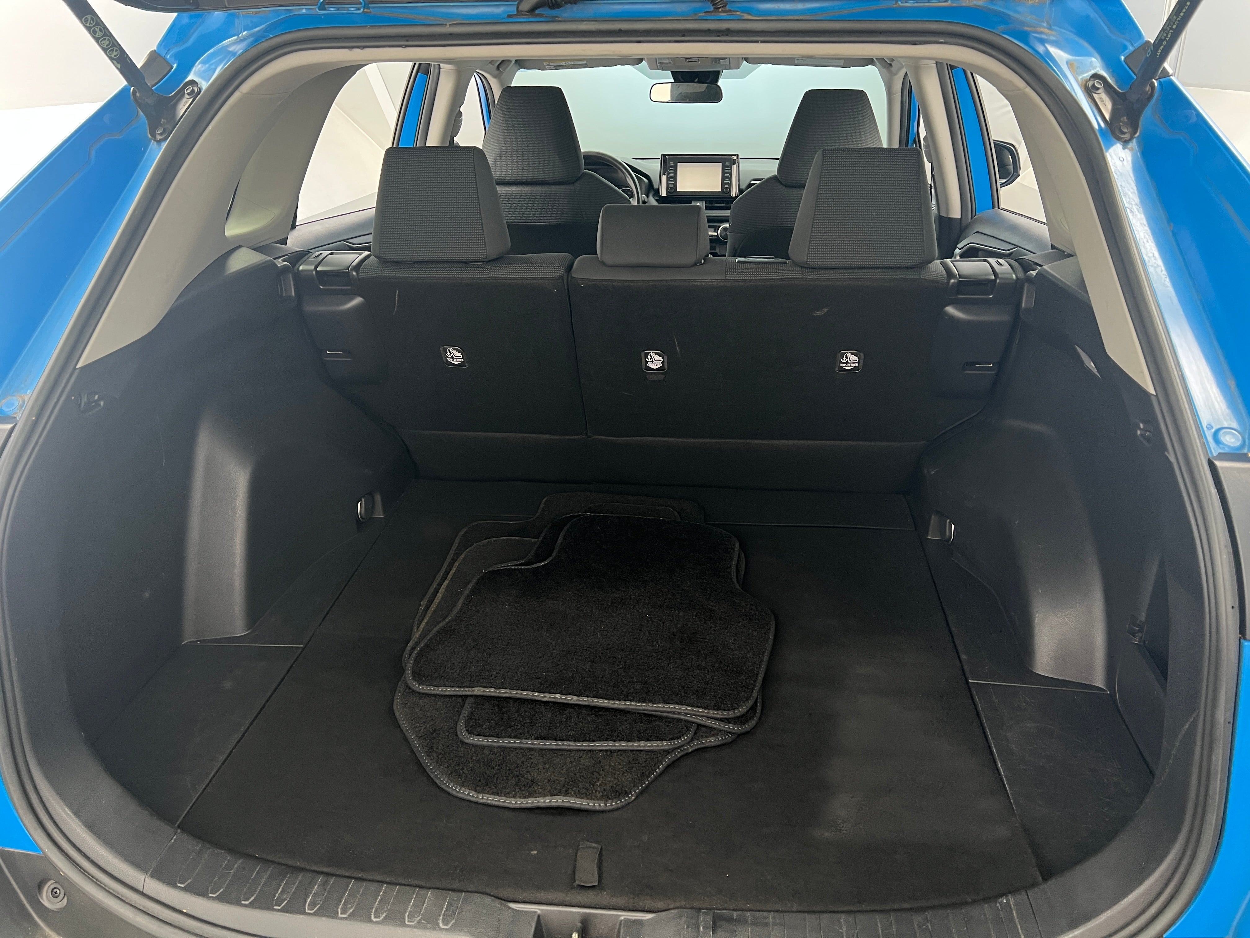 2019 Toyota RAV4 LE 7