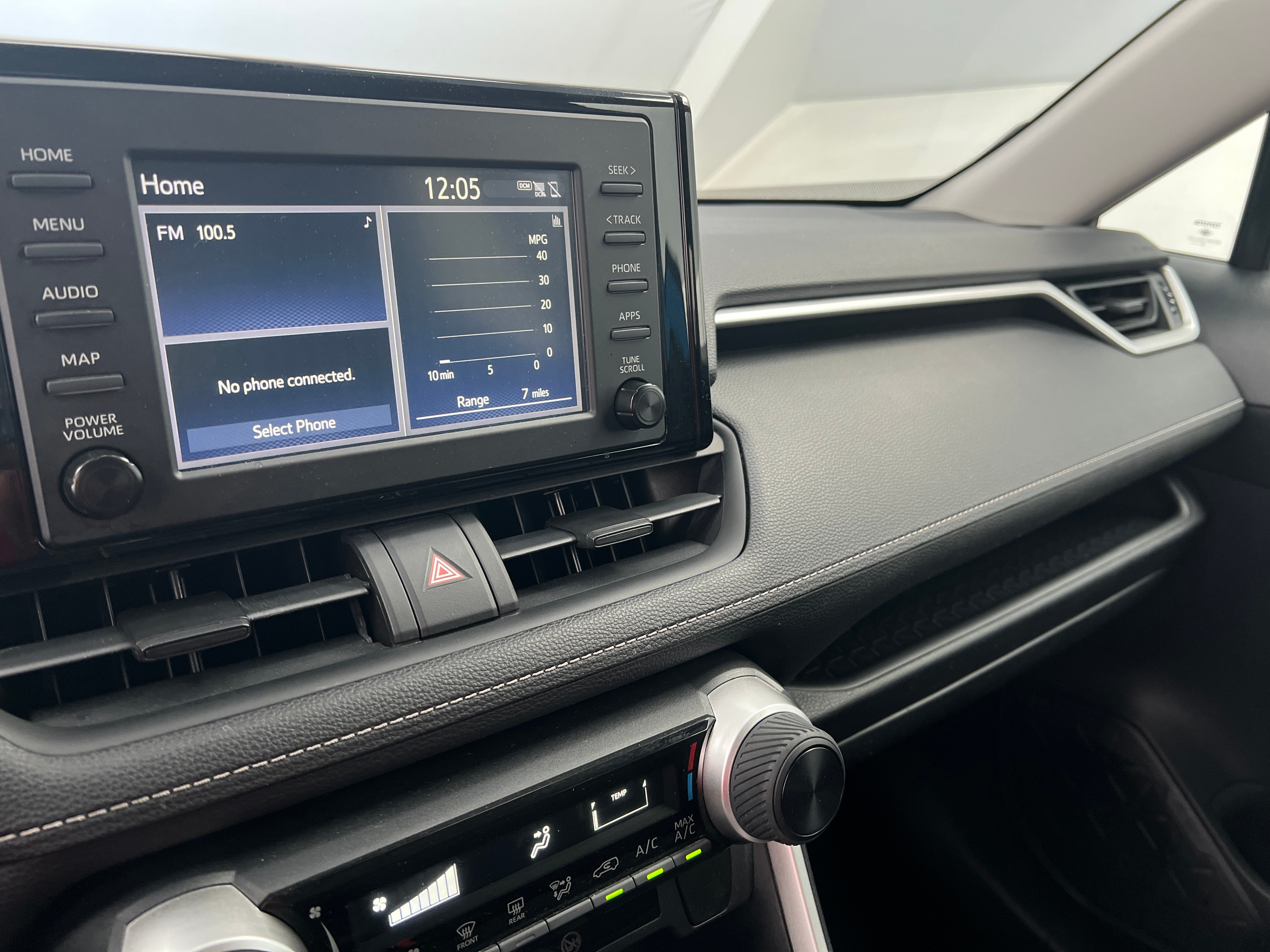 2019 Toyota RAV4 LE 4