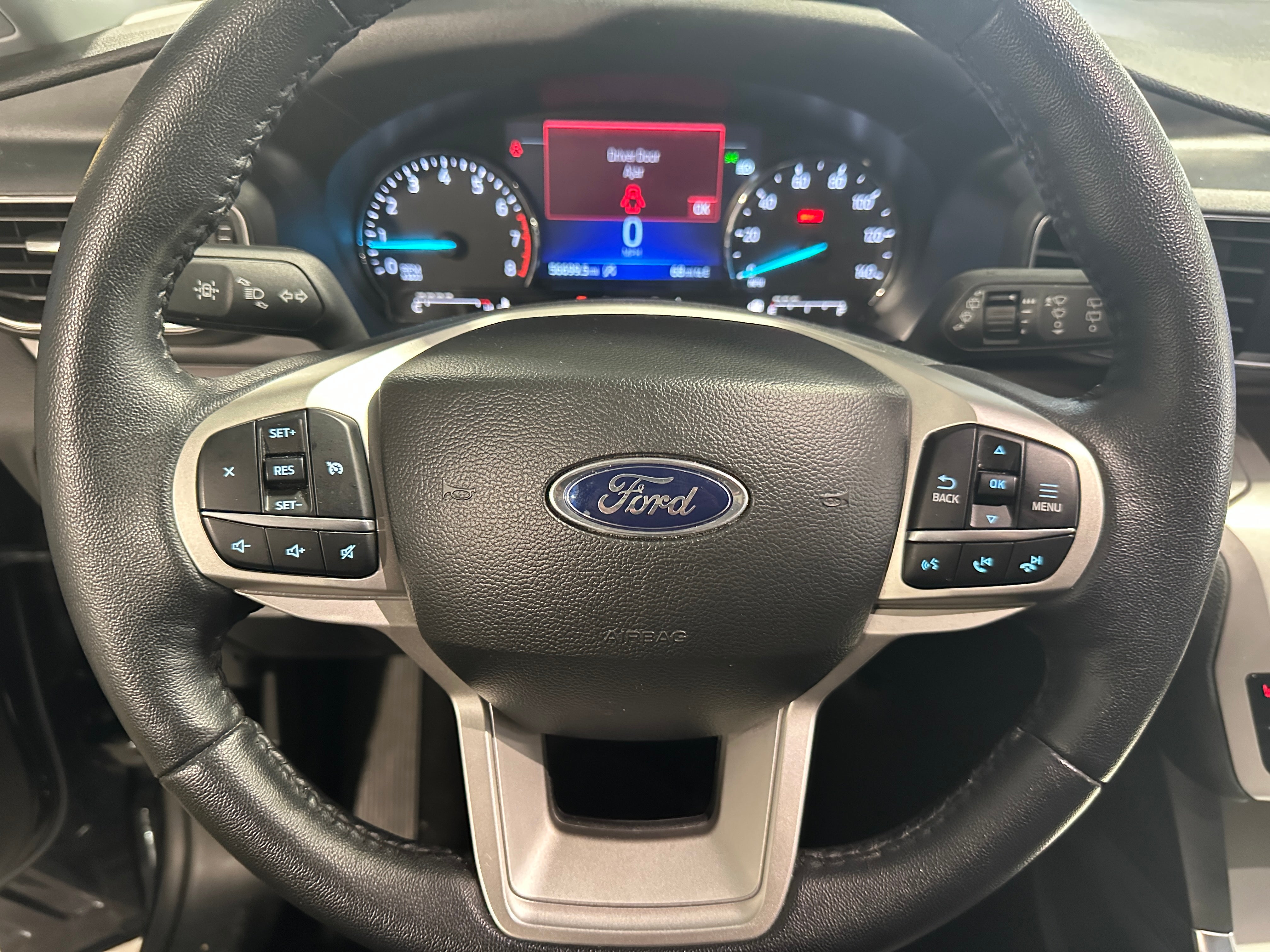 2023 Ford Explorer XLT 4