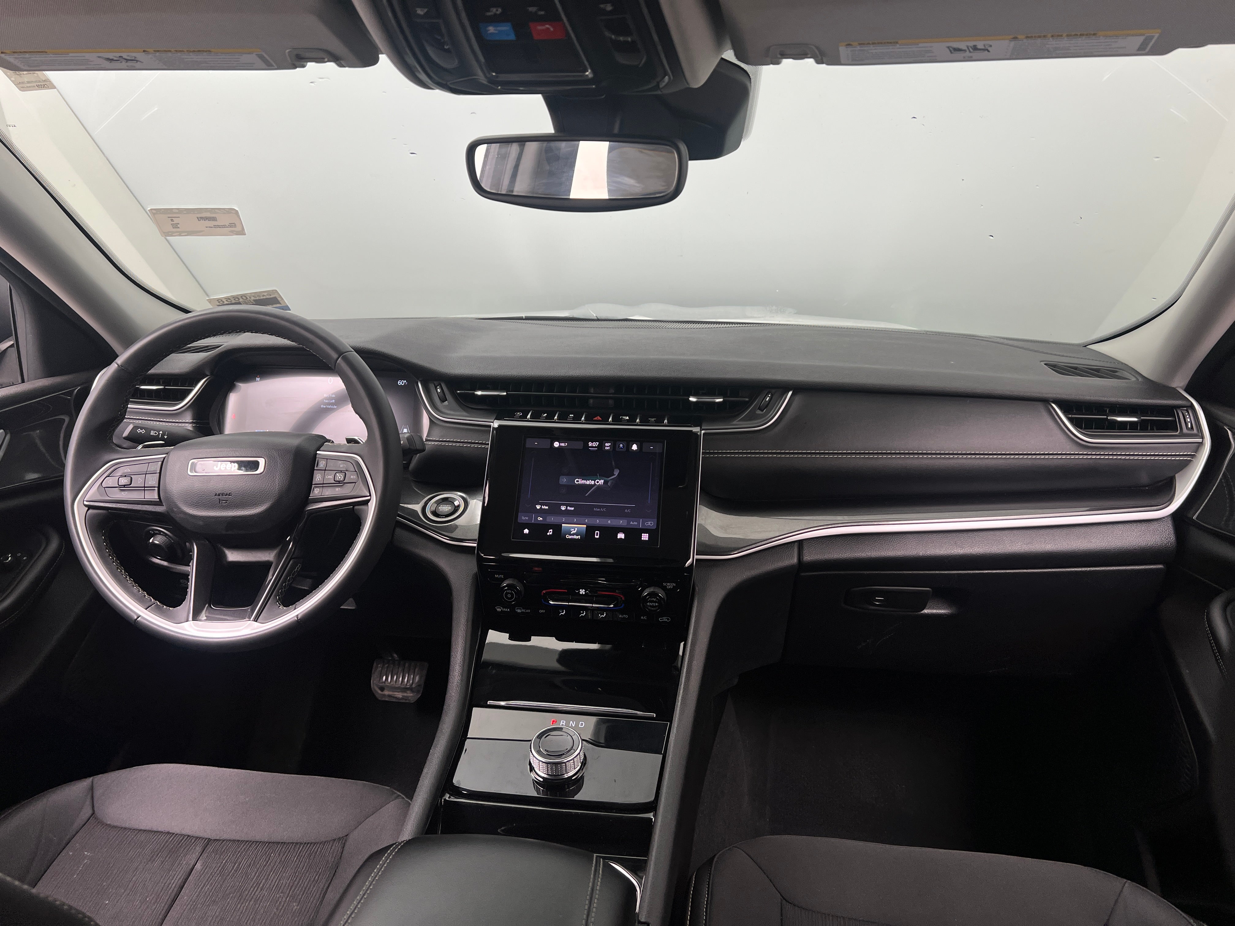 2023 Jeep Grand Cherokee Laredo 3