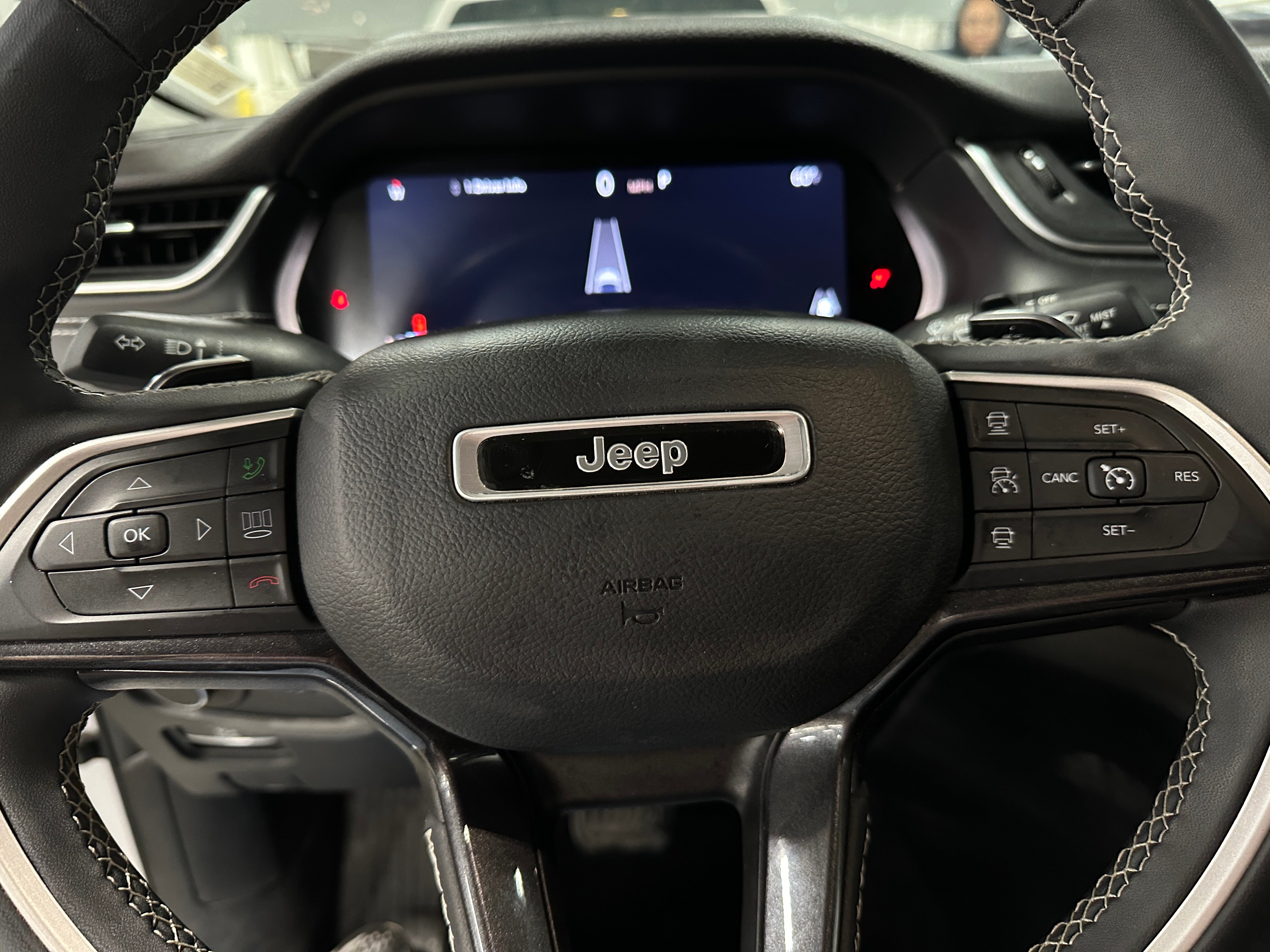 2023 Jeep Grand Cherokee Laredo 5