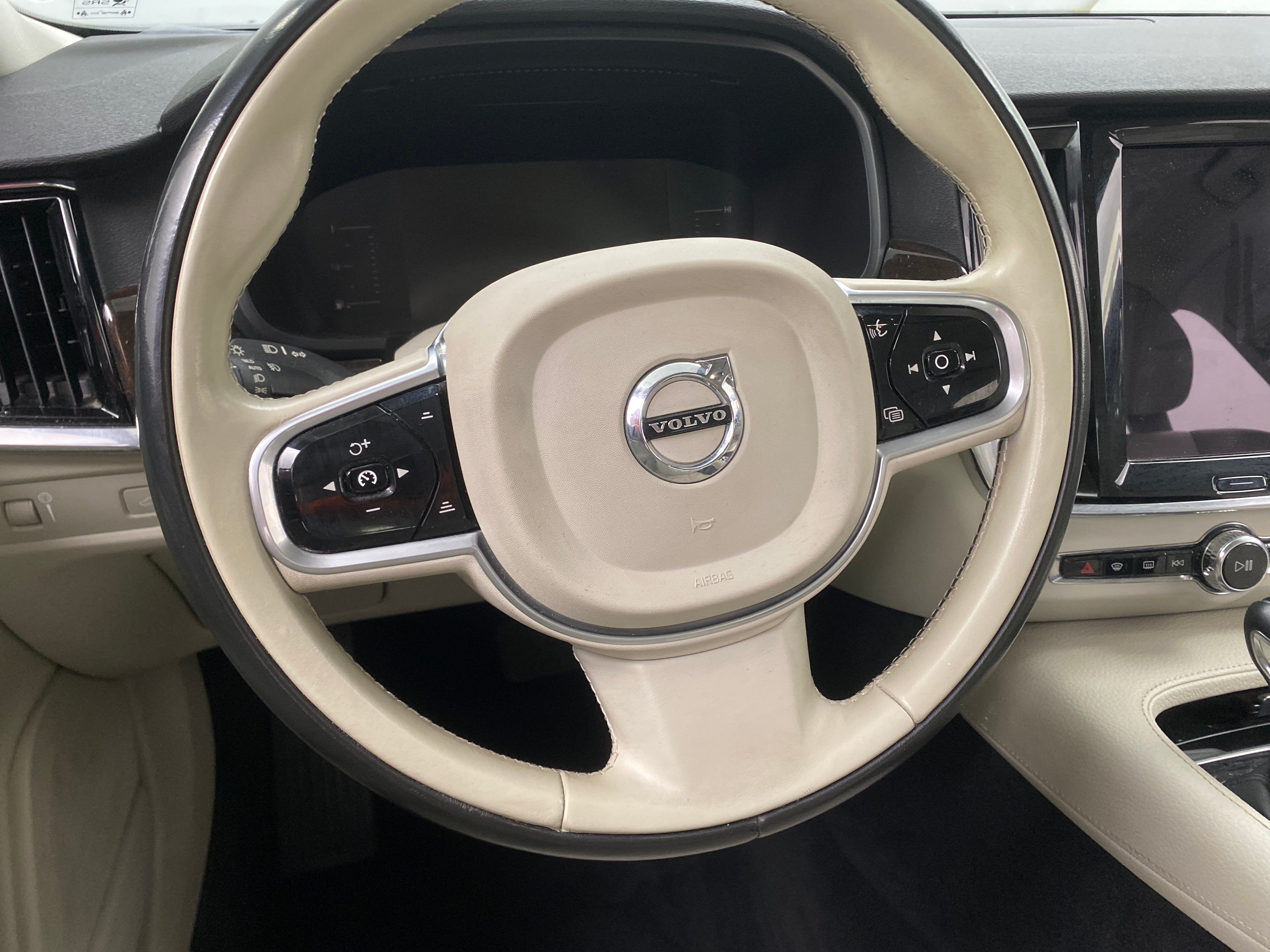 2018 Volvo S90 T5 Momentum 5