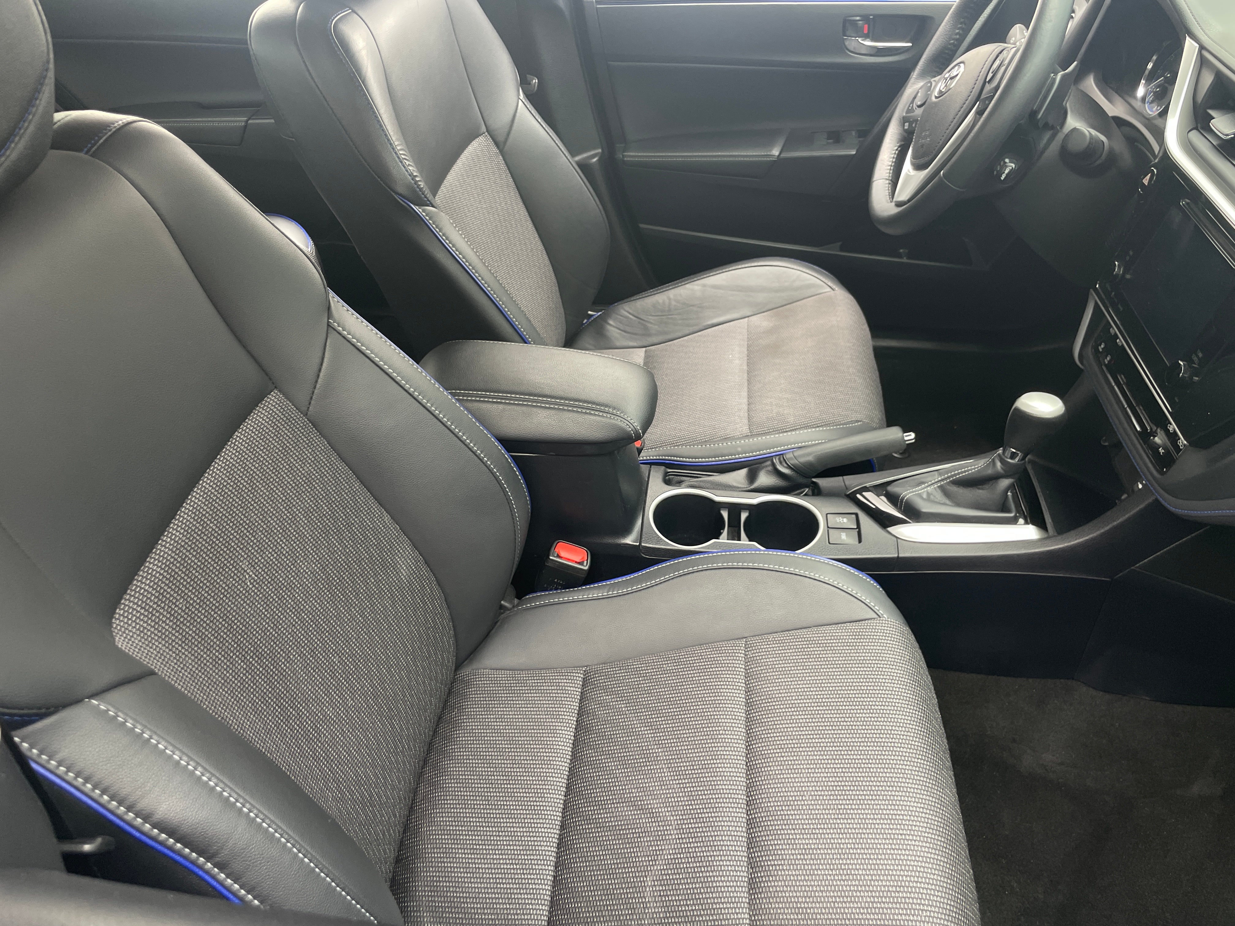 2018 Toyota Corolla SE 2