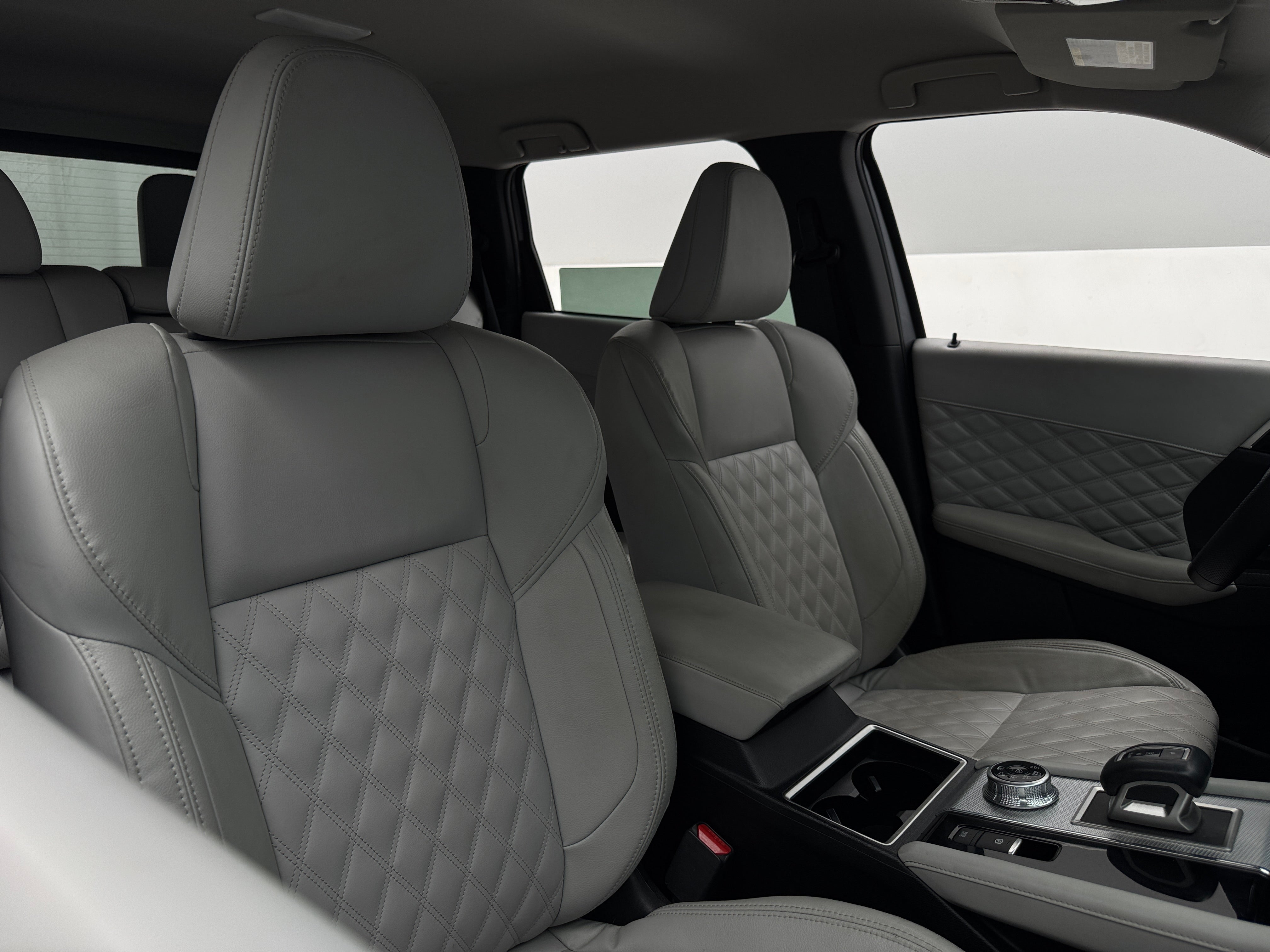 2022 Mitsubishi Outlander SEL 2