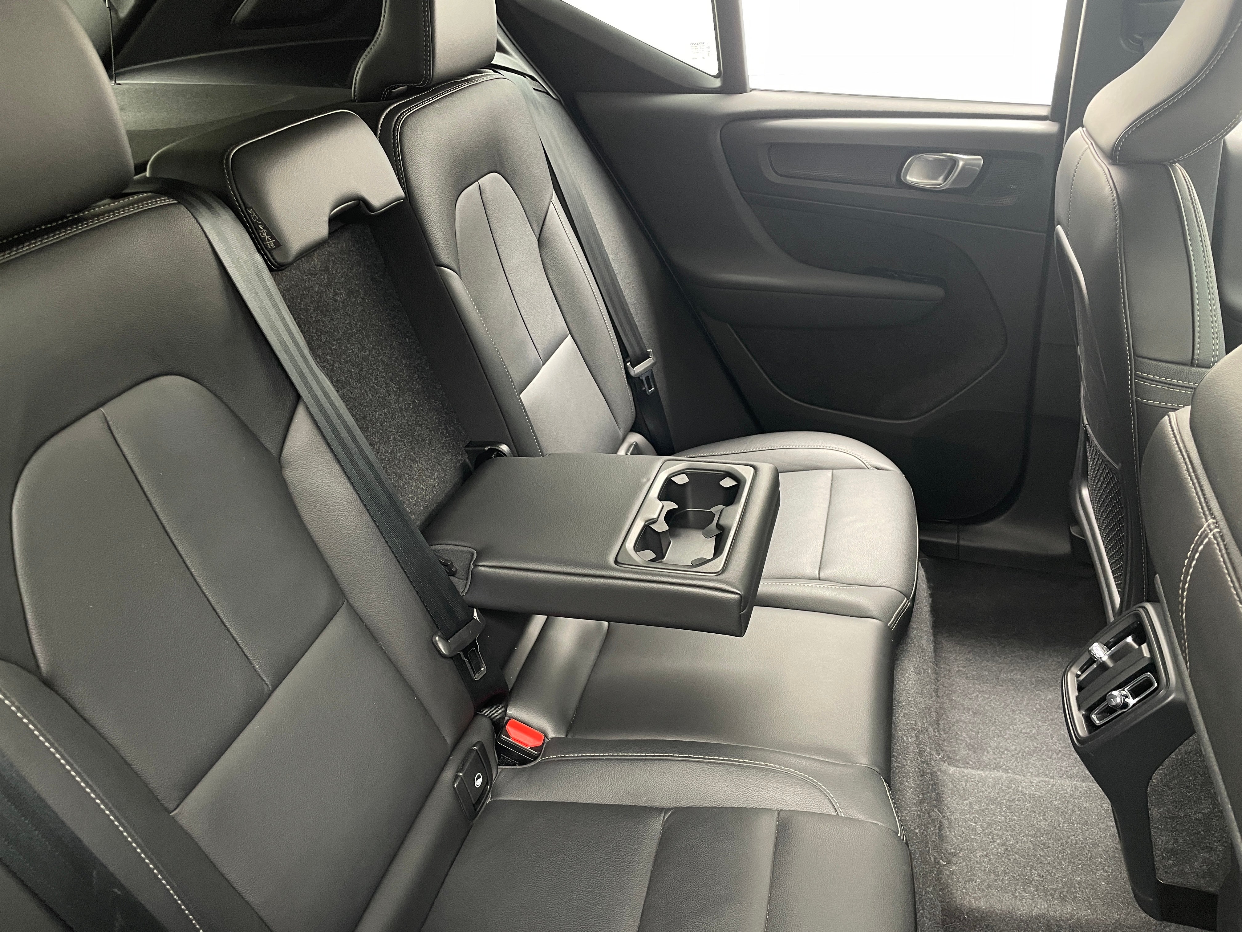 2024 Volvo XC40 B5 Core 5