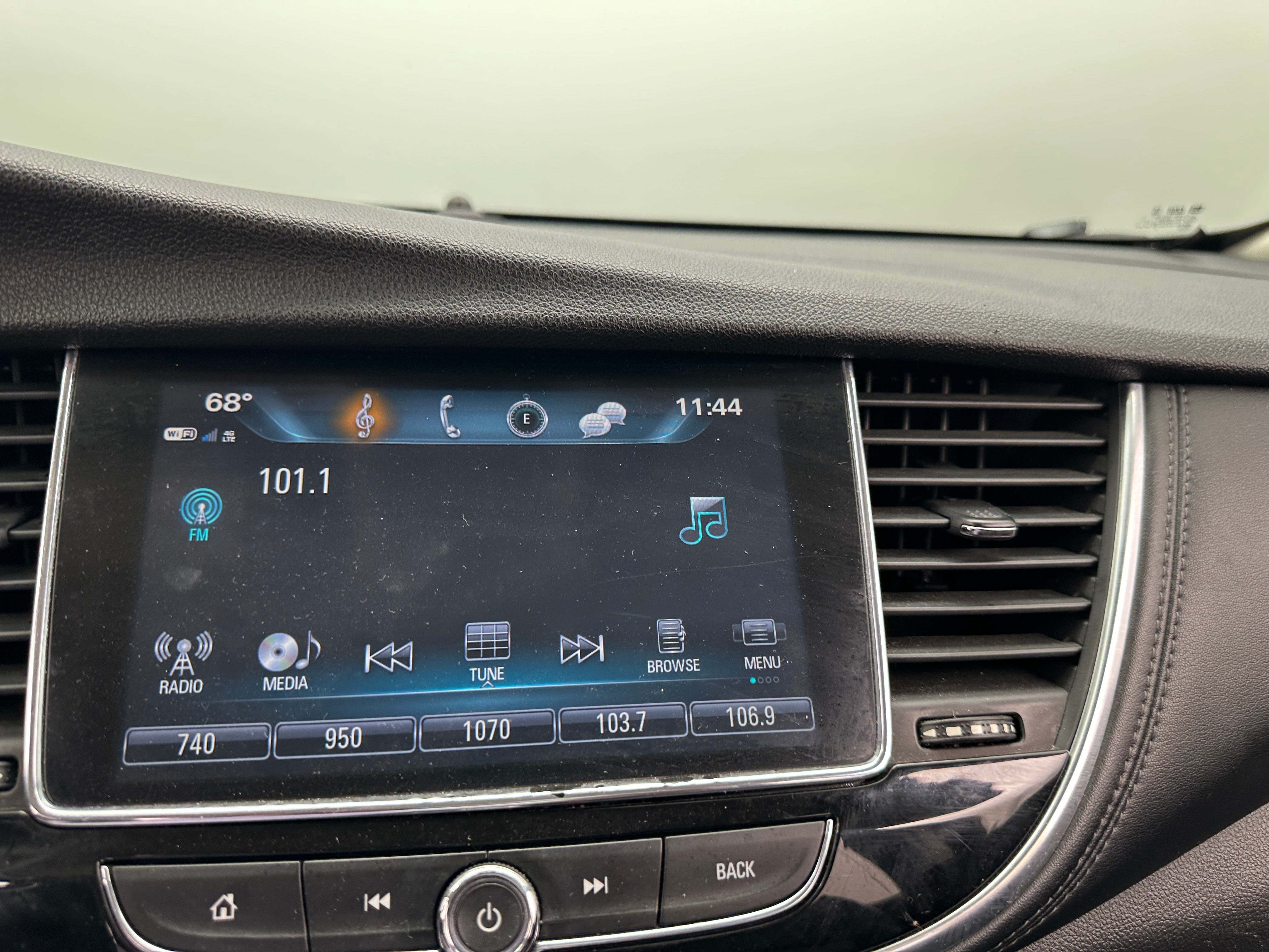 2017 Buick Encore Essence 3