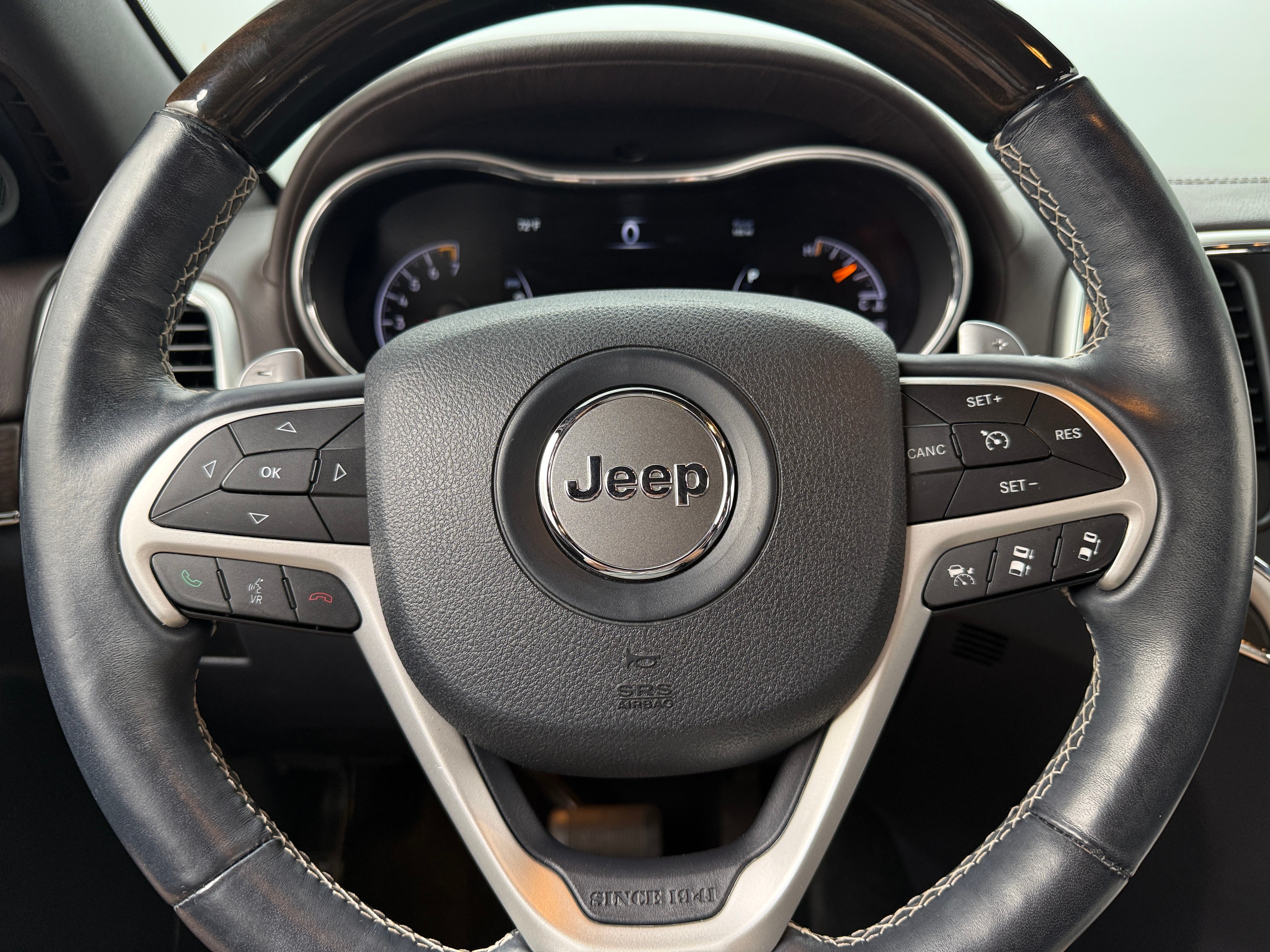 2015 Jeep Grand Cherokee Overland 4