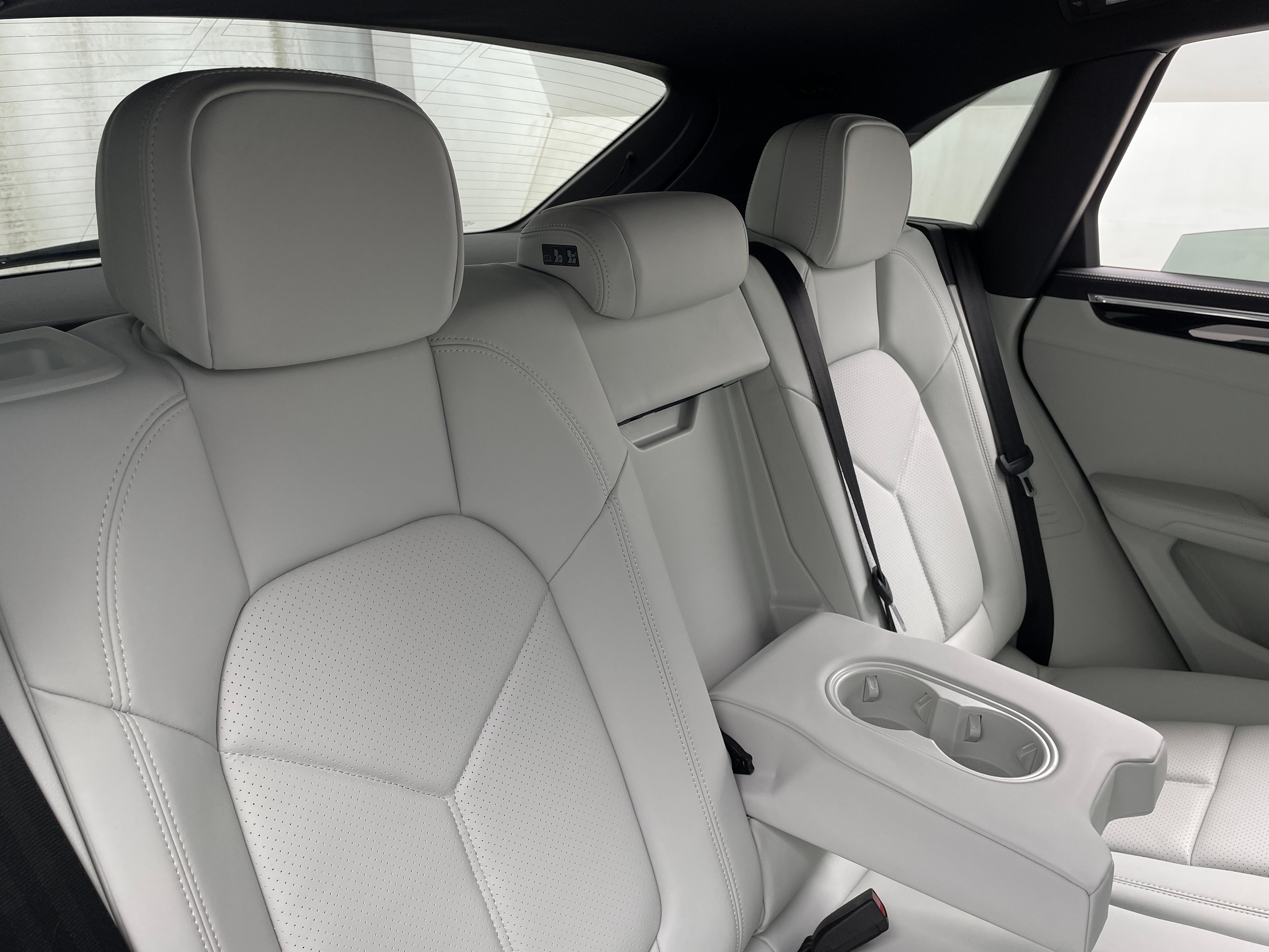 2023 Porsche Macan T 5