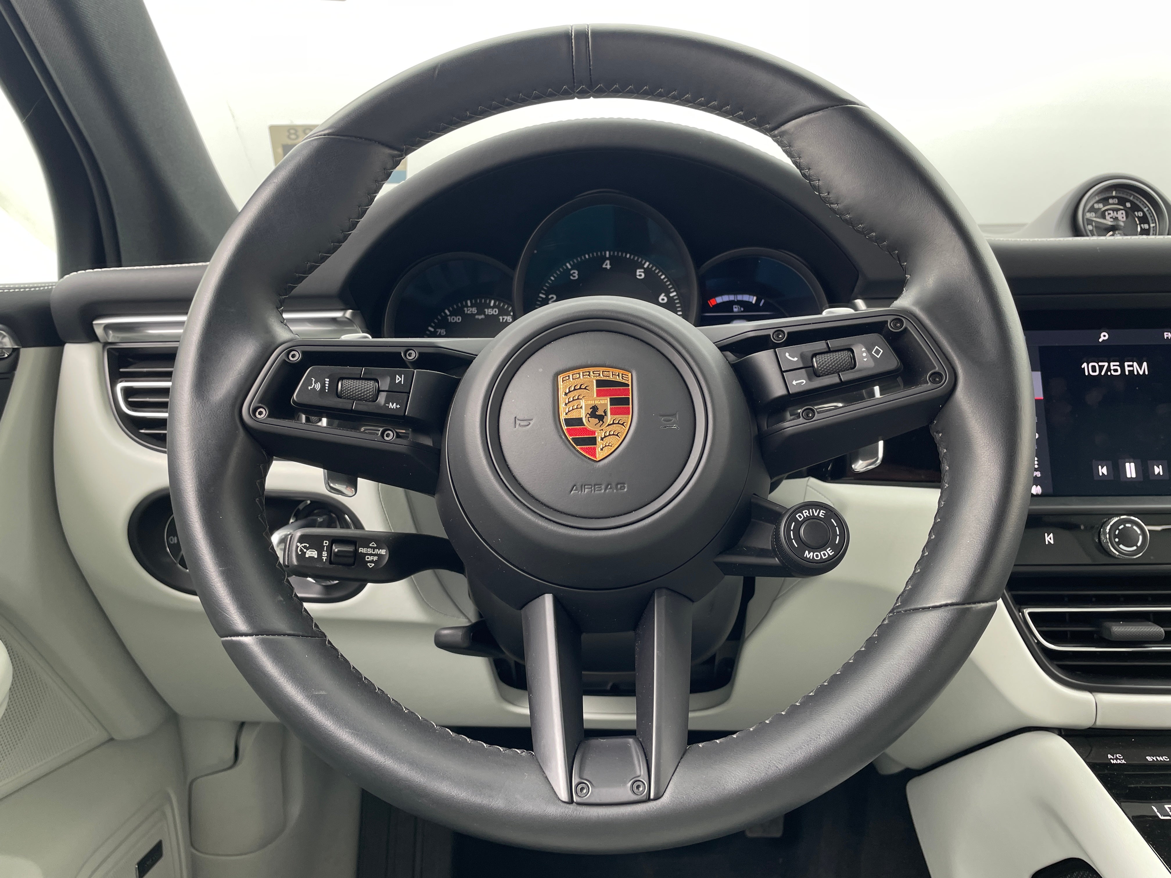 2023 Porsche Macan T 4