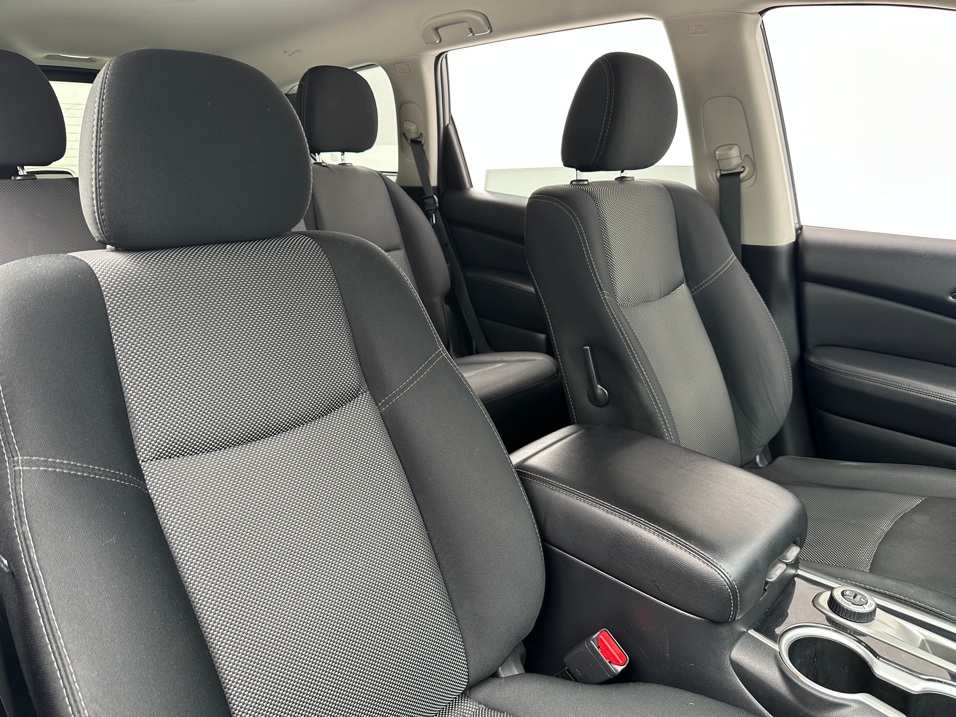 2020 Nissan Pathfinder SV 2