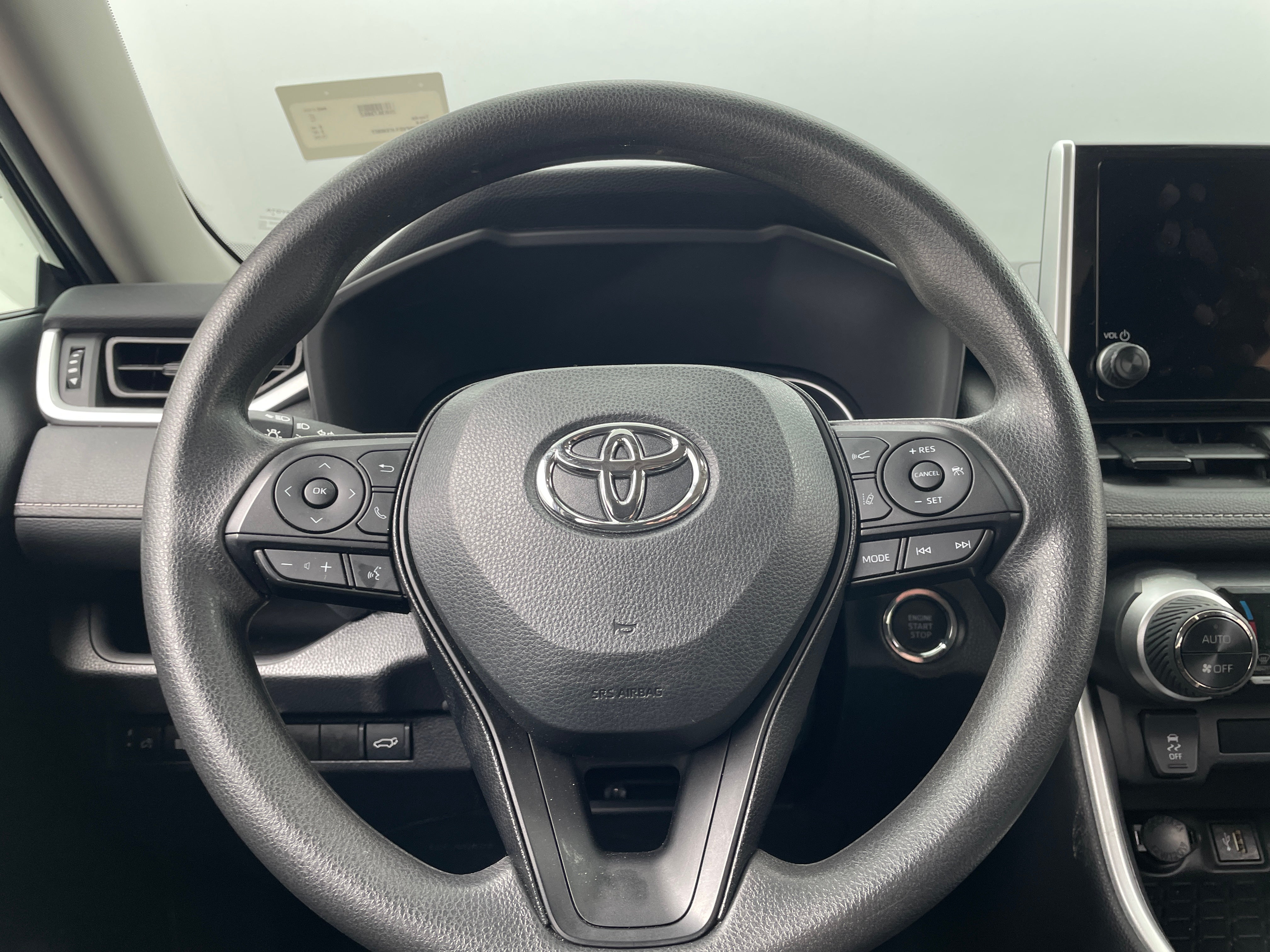 2024 Toyota RAV4 XLE 5