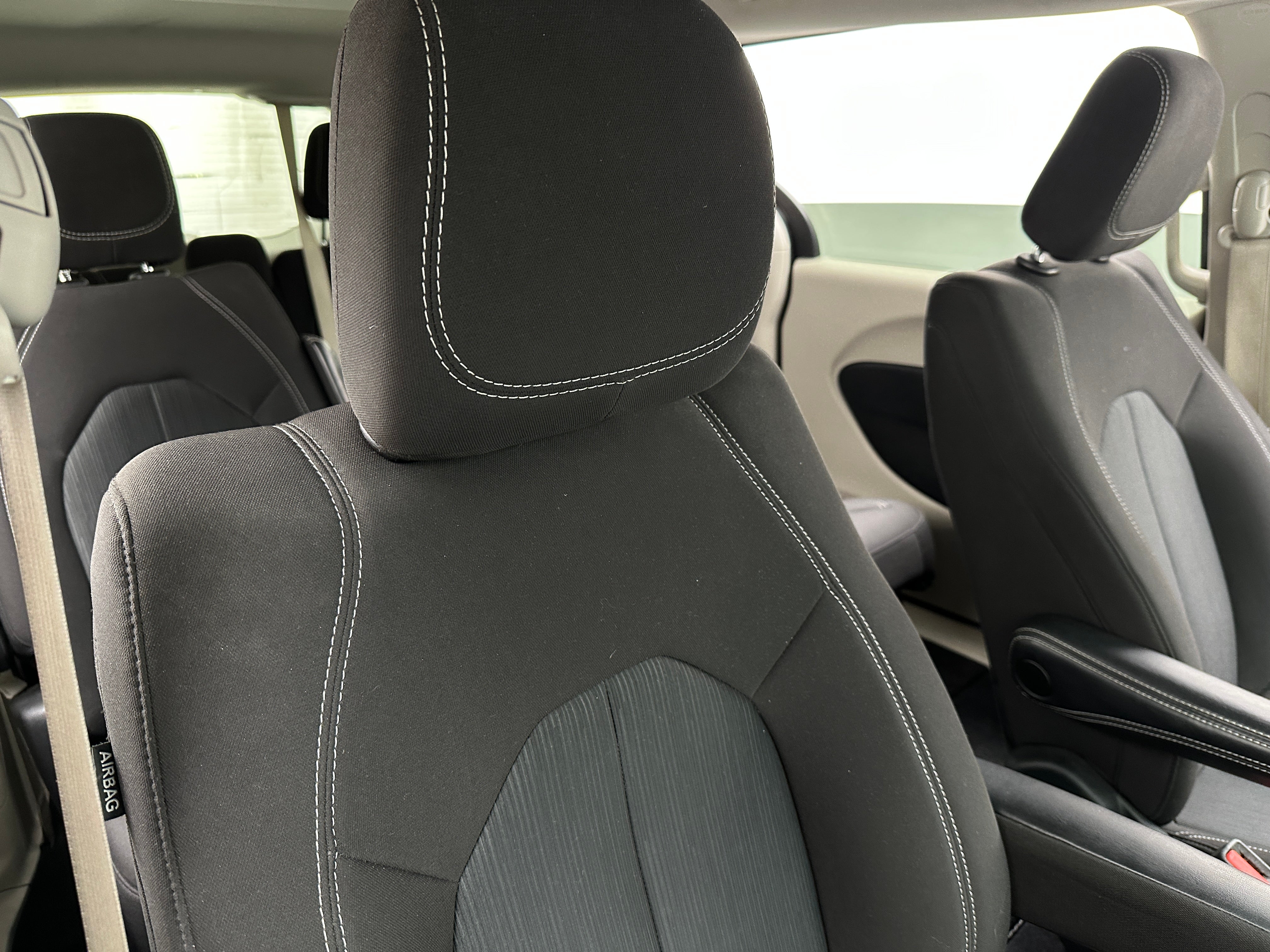 2022 Chrysler Voyager LX 2
