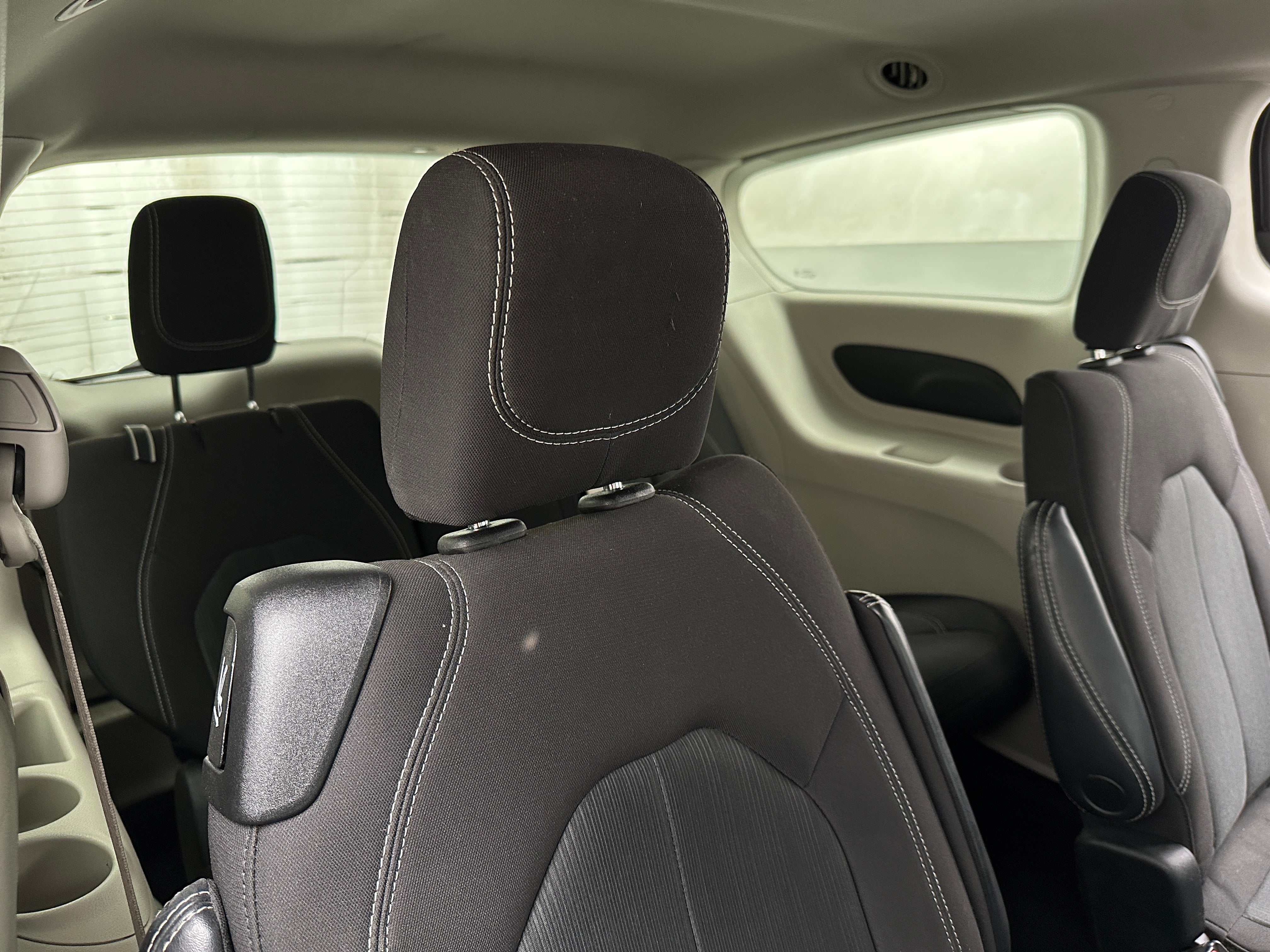 2022 Chrysler Voyager LX 6