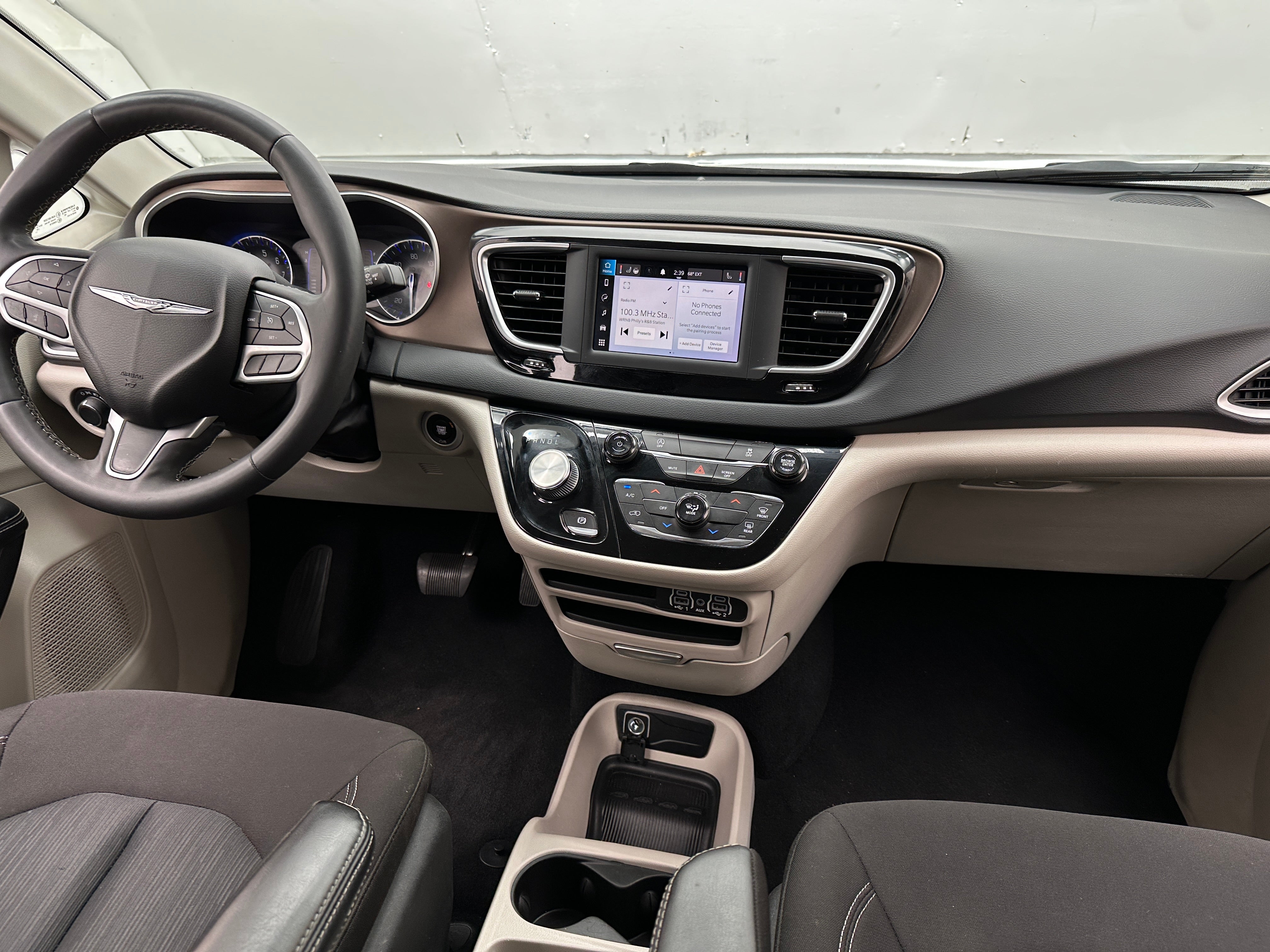 2022 Chrysler Voyager LX 3