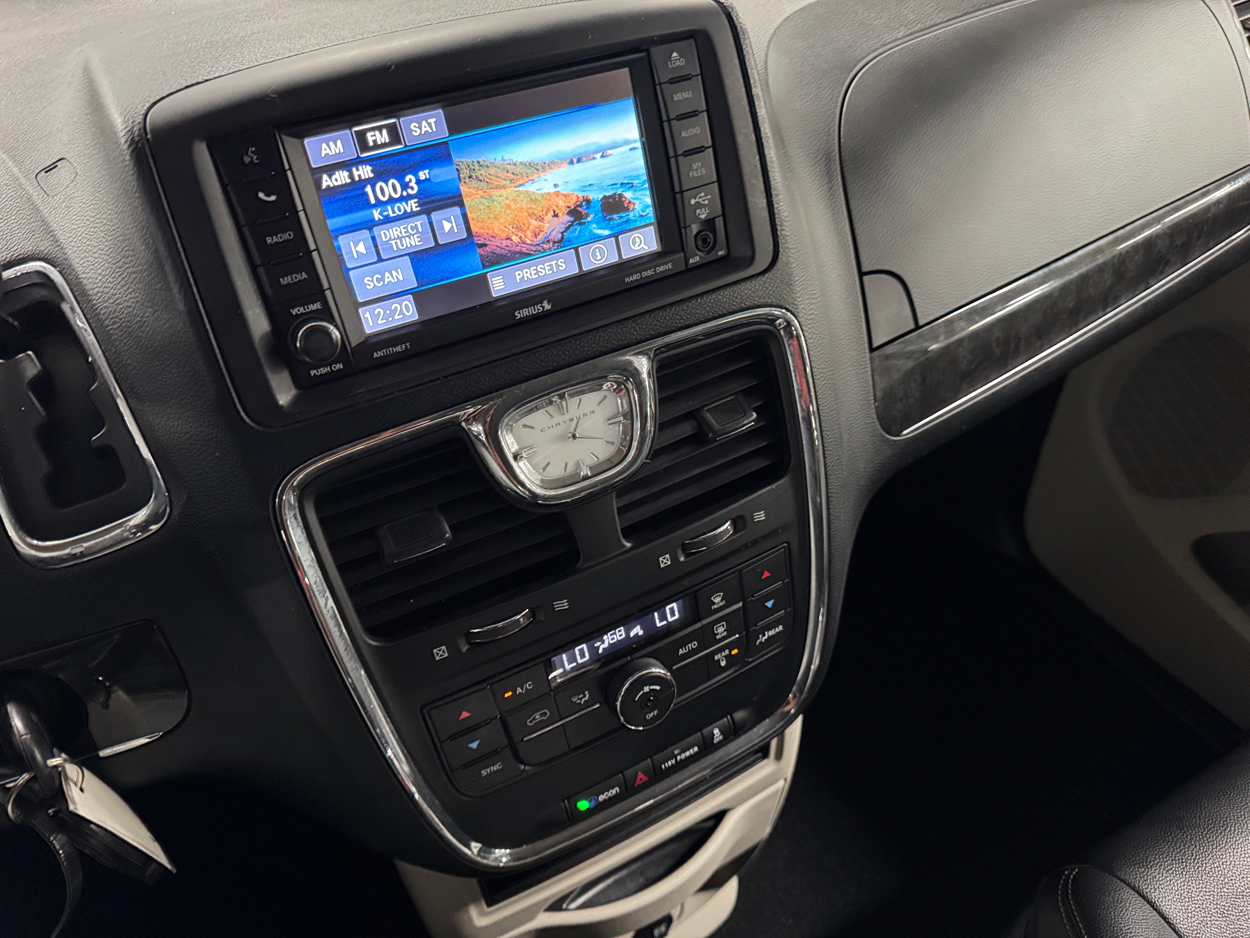 2015 Chrysler Town & Country Touring 3
