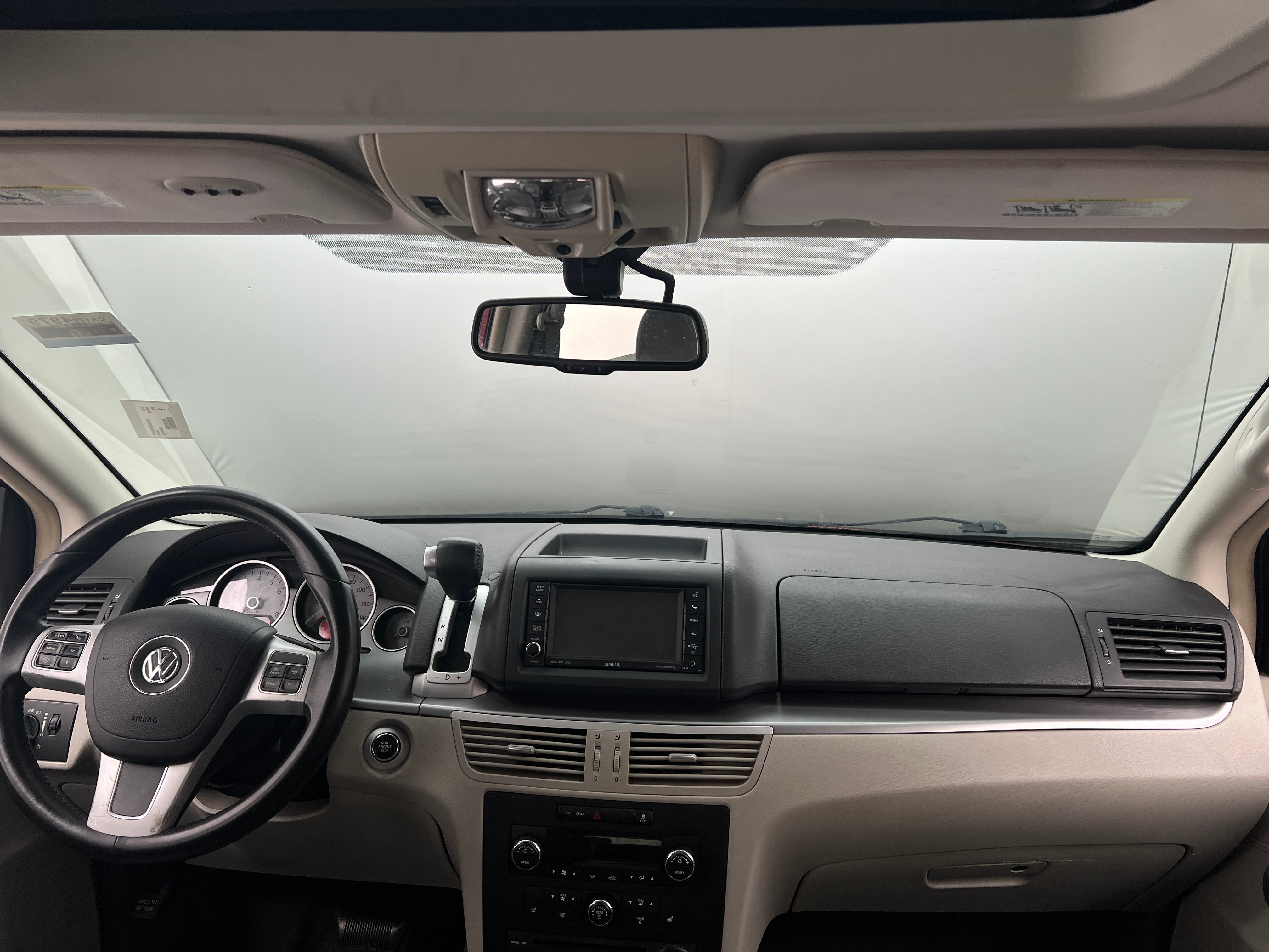 2012 Volkswagen Routan SEL 2