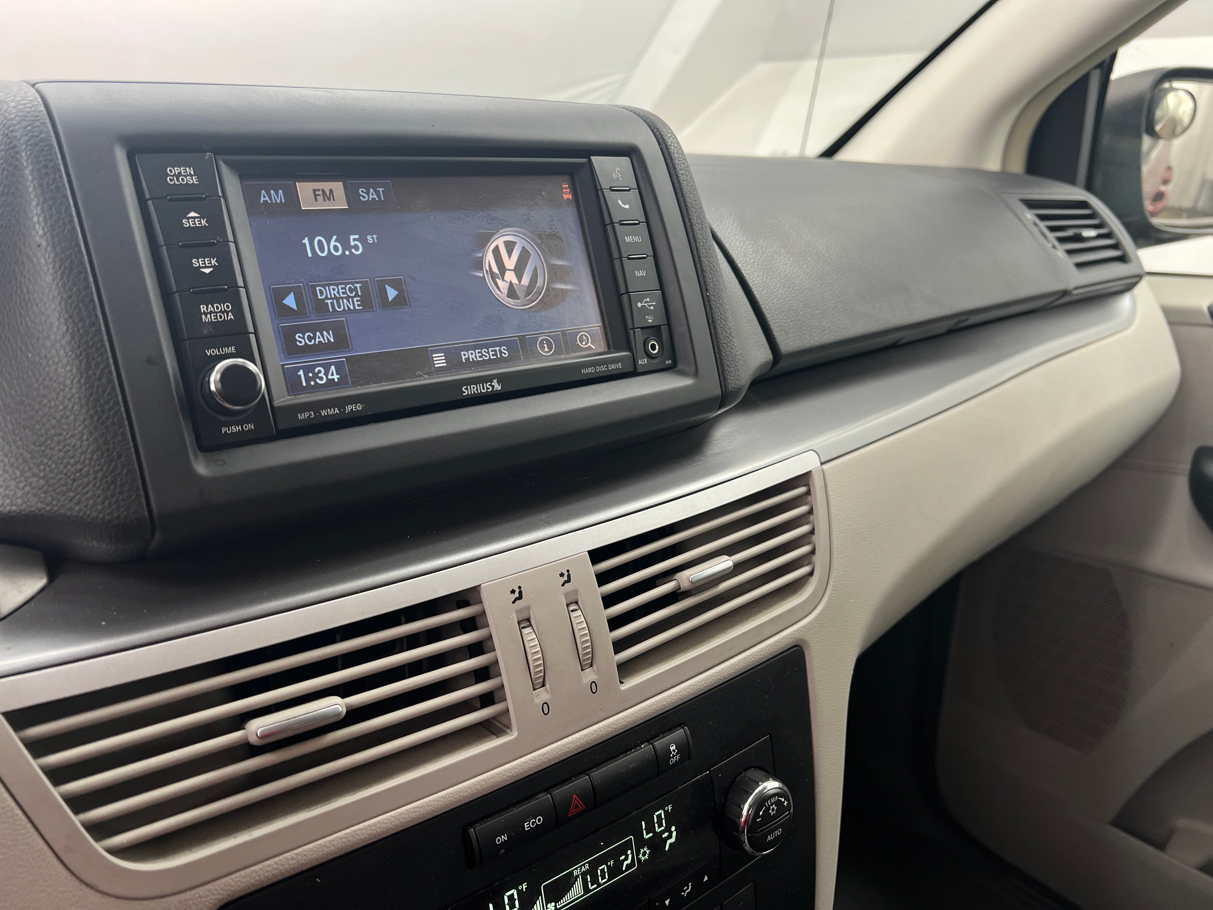 2012 Volkswagen Routan SEL 3