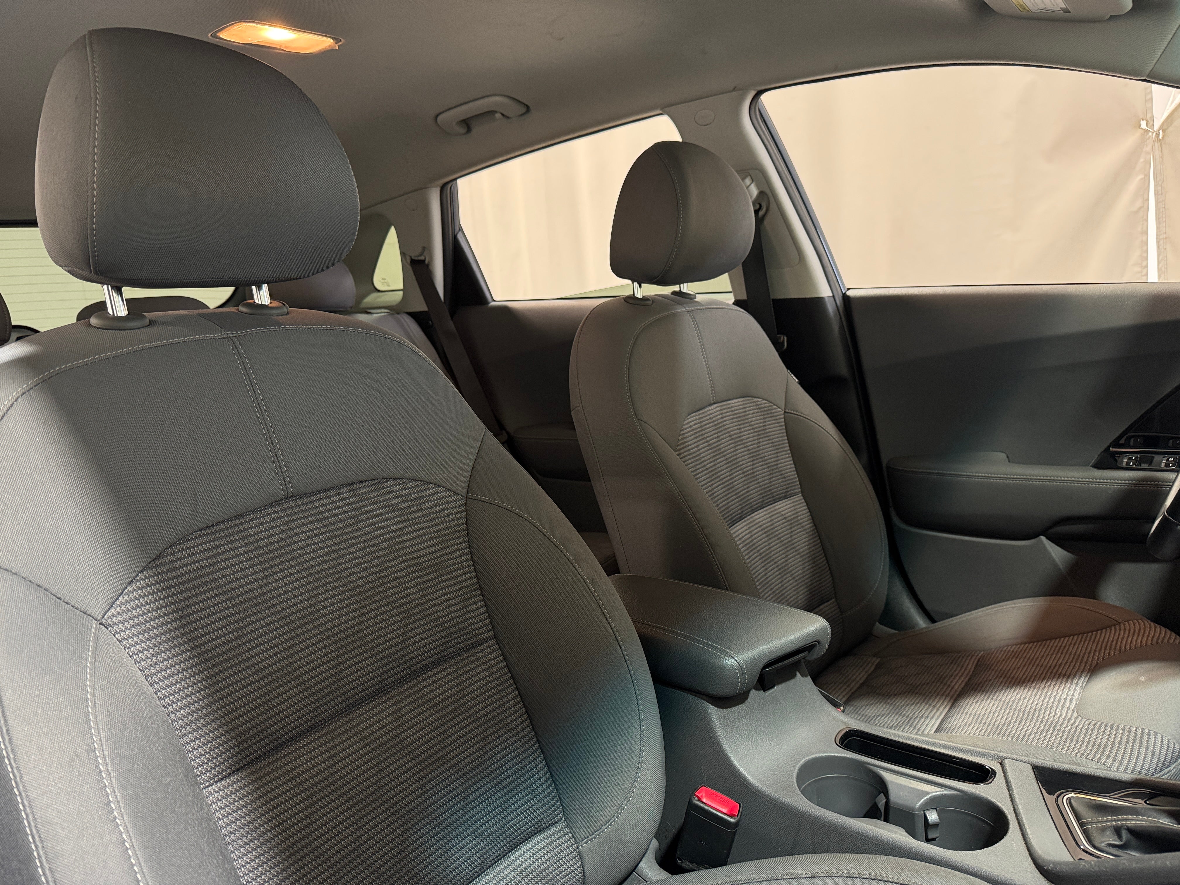 2022 Kia Niro LXS 2