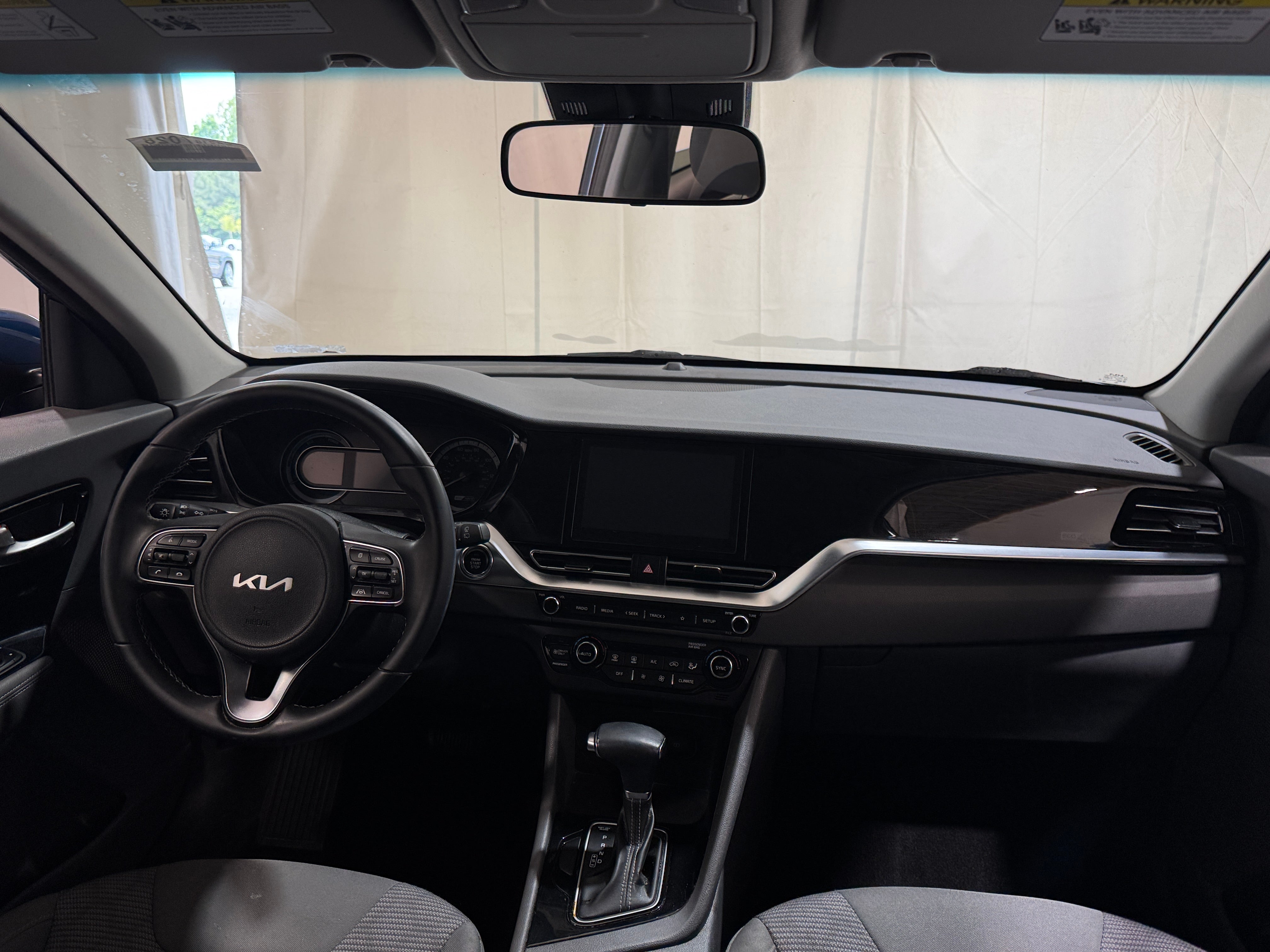 2022 Kia Niro LXS 3