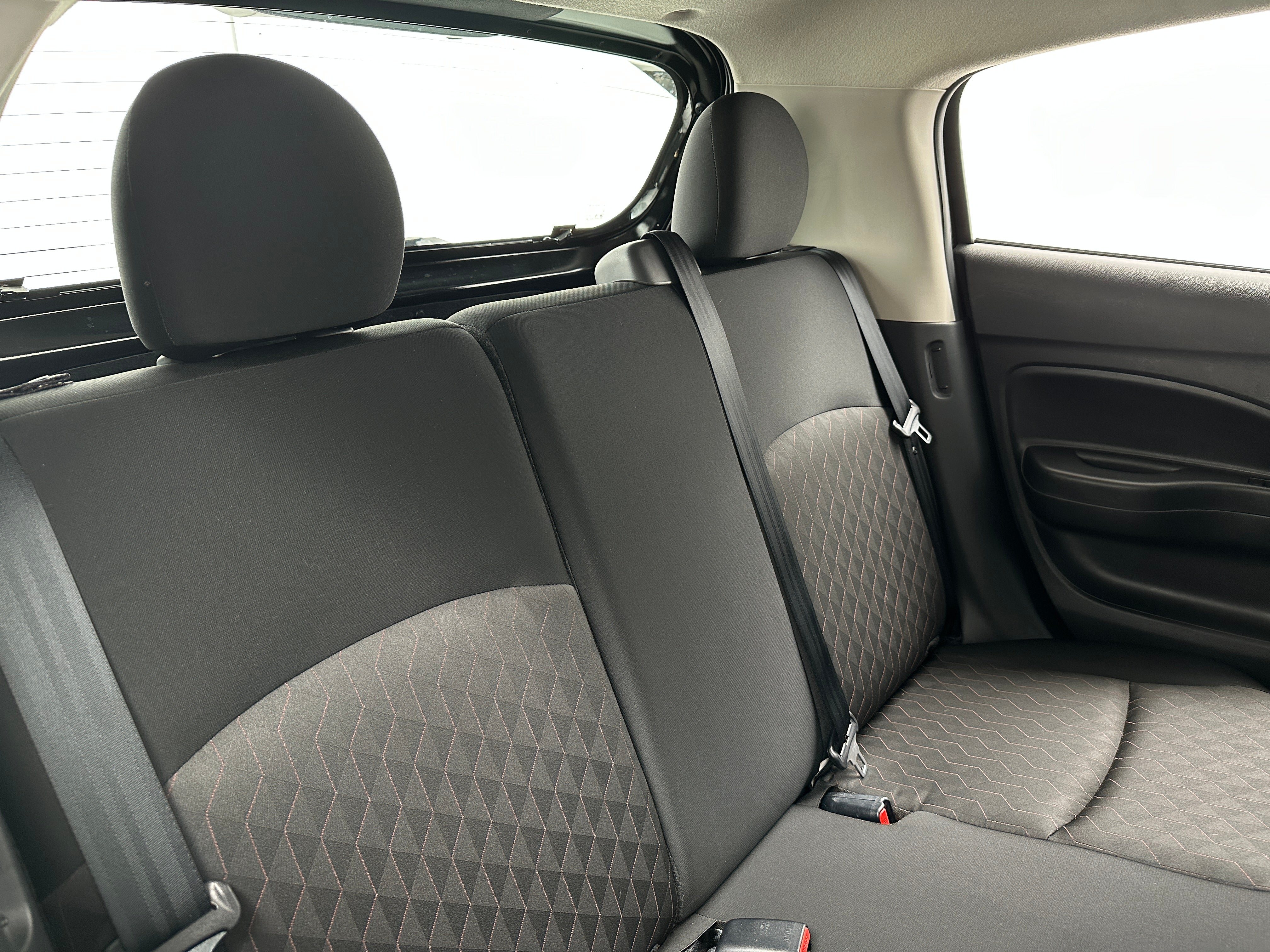 2021 Mitsubishi Mirage ES 6