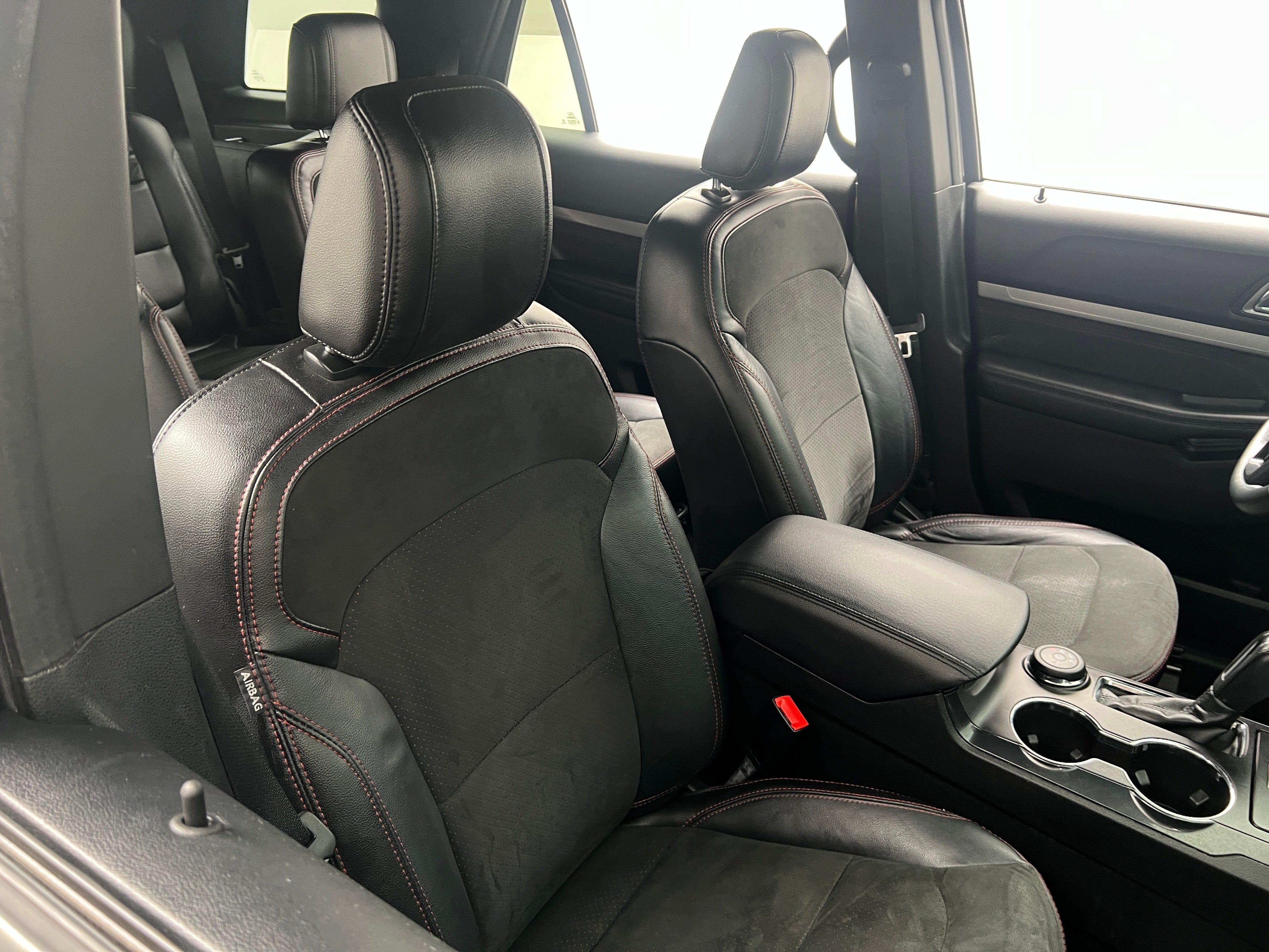 2018 Ford Explorer XLT 2