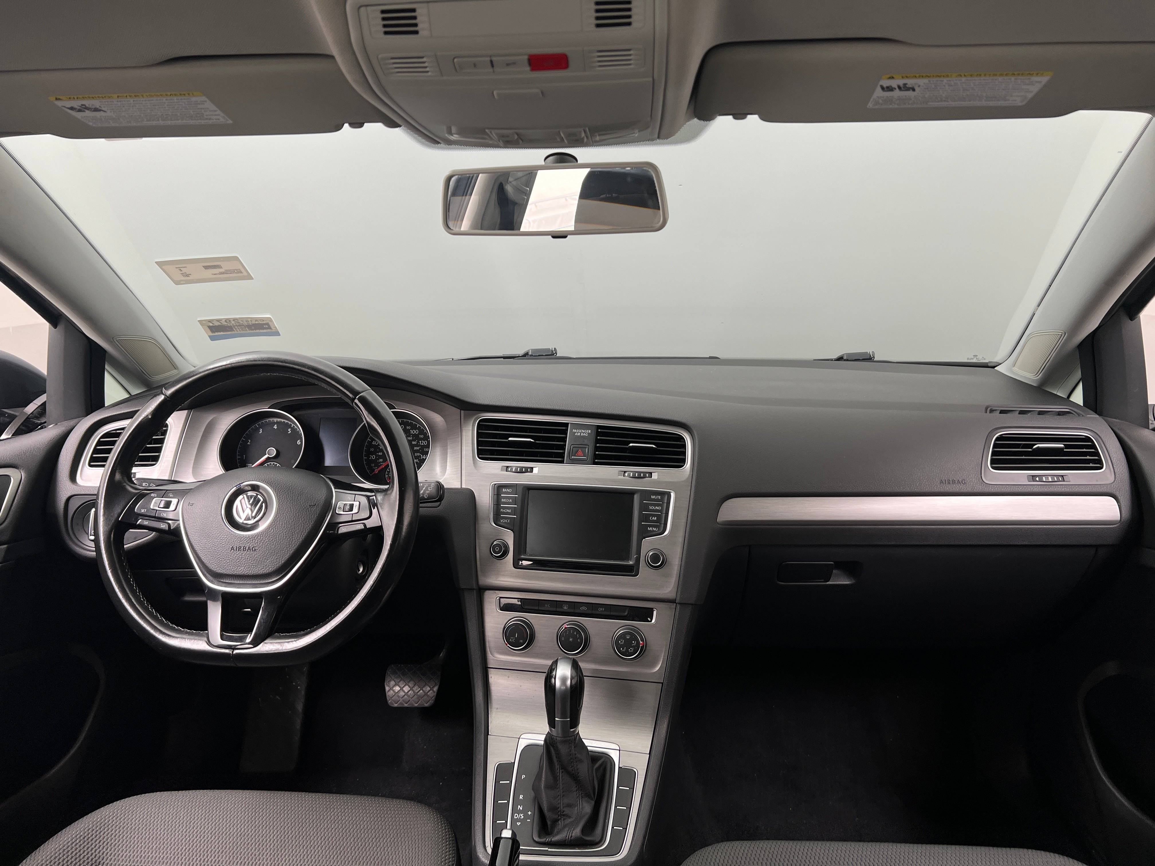 2017 Volkswagen e-Golf  3
