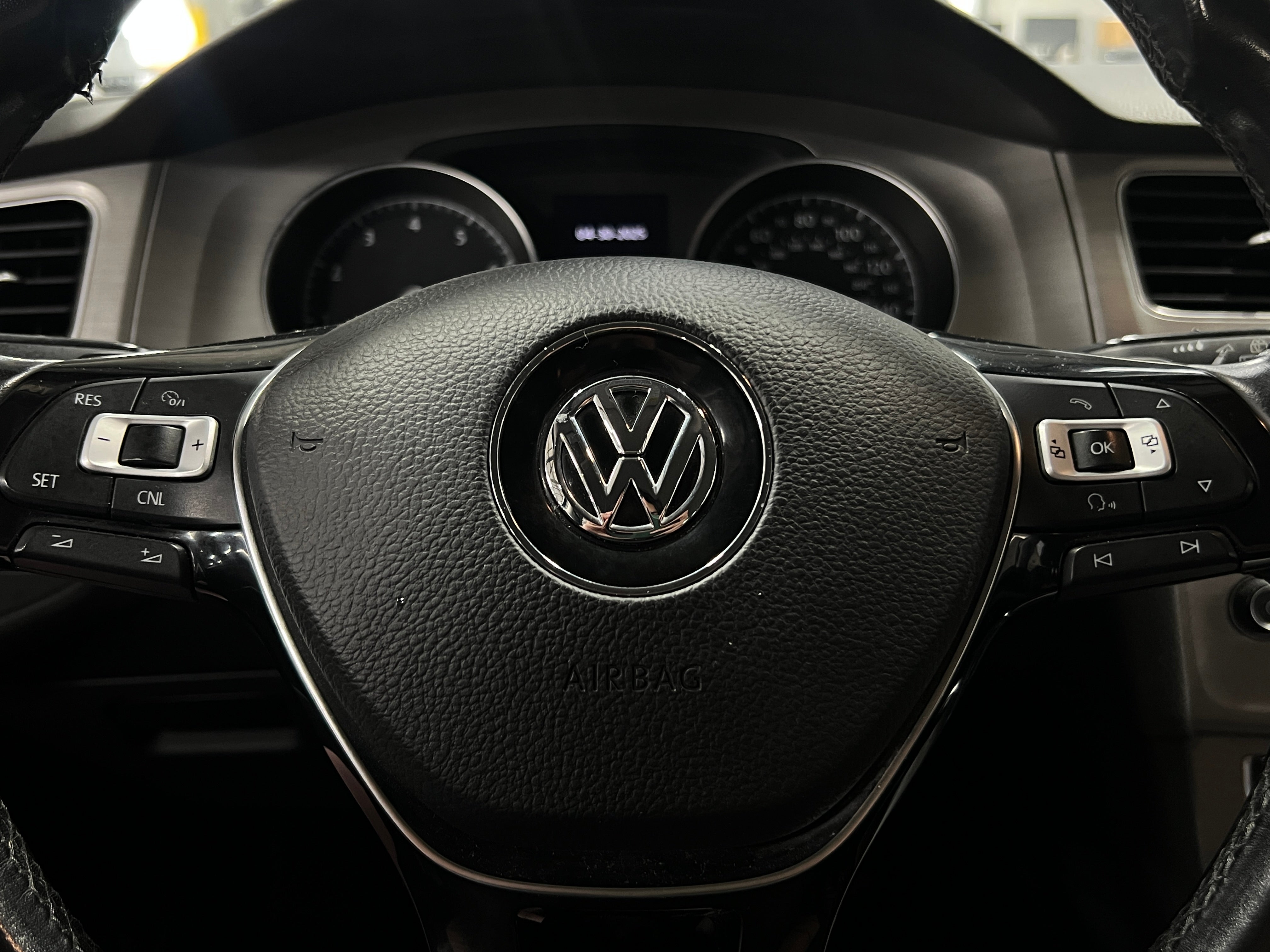 2017 Volkswagen e-Golf  5