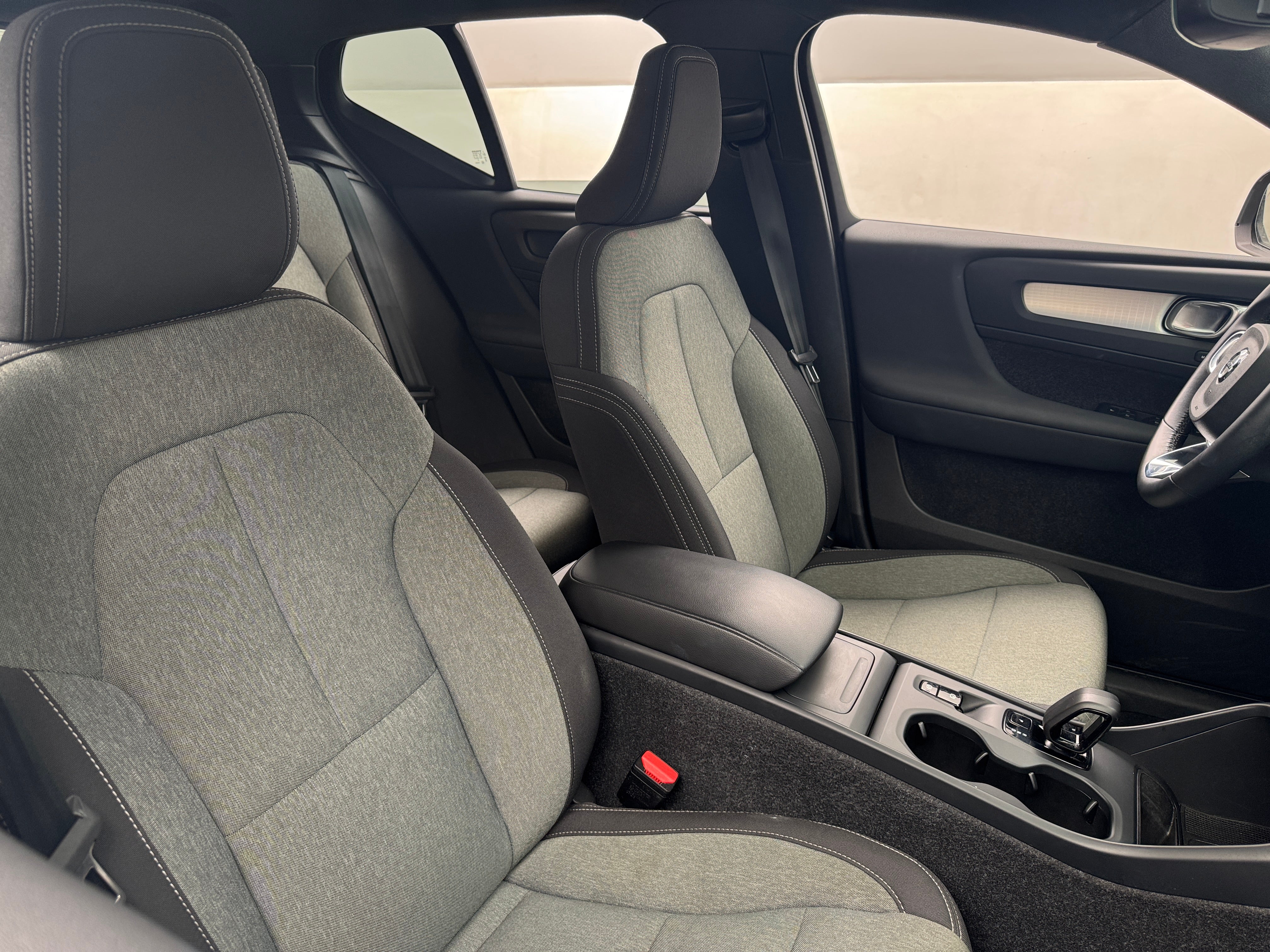 2024 Volvo XC40 B5 Core 2