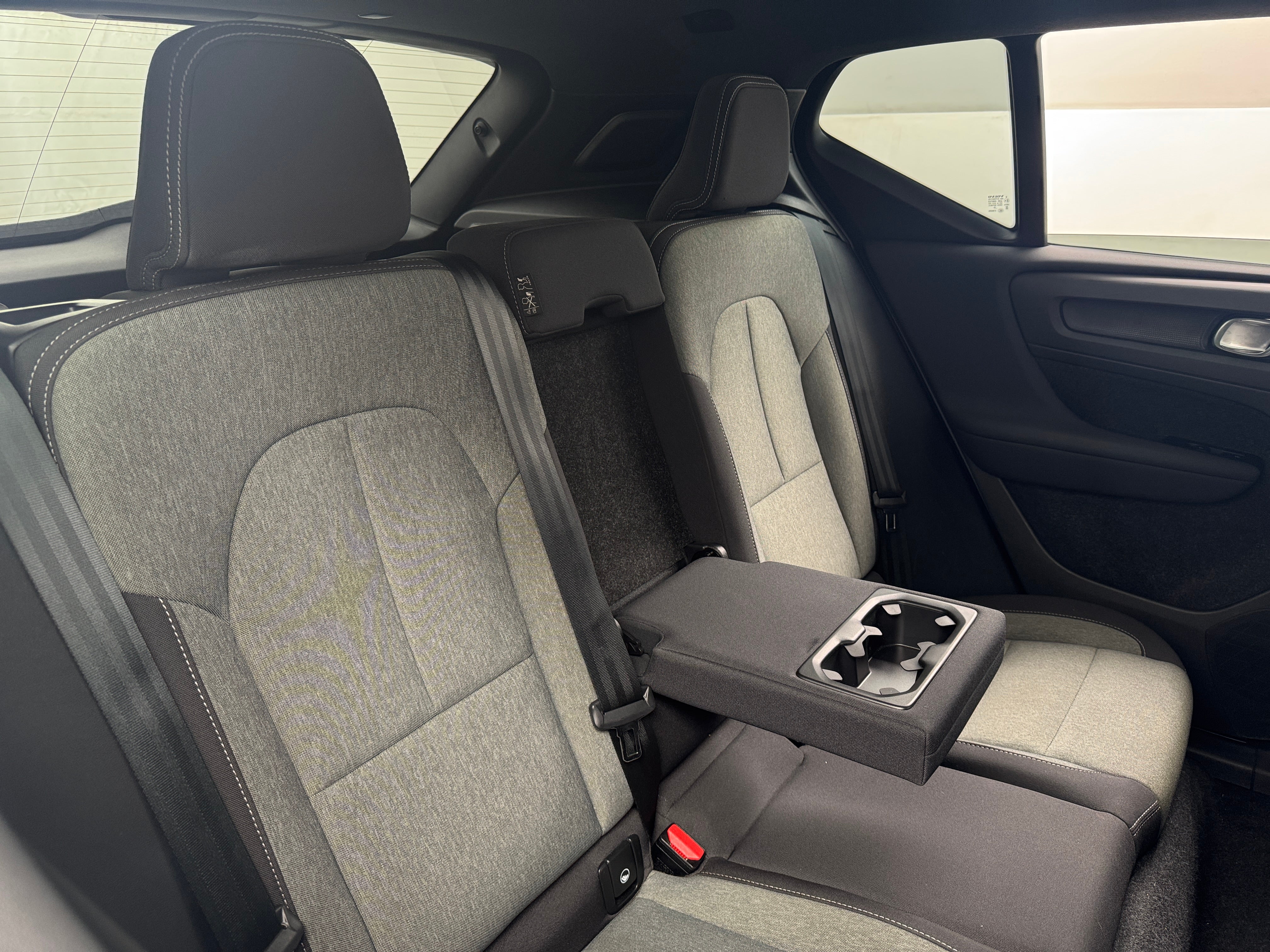 2024 Volvo XC40 B5 Core 6