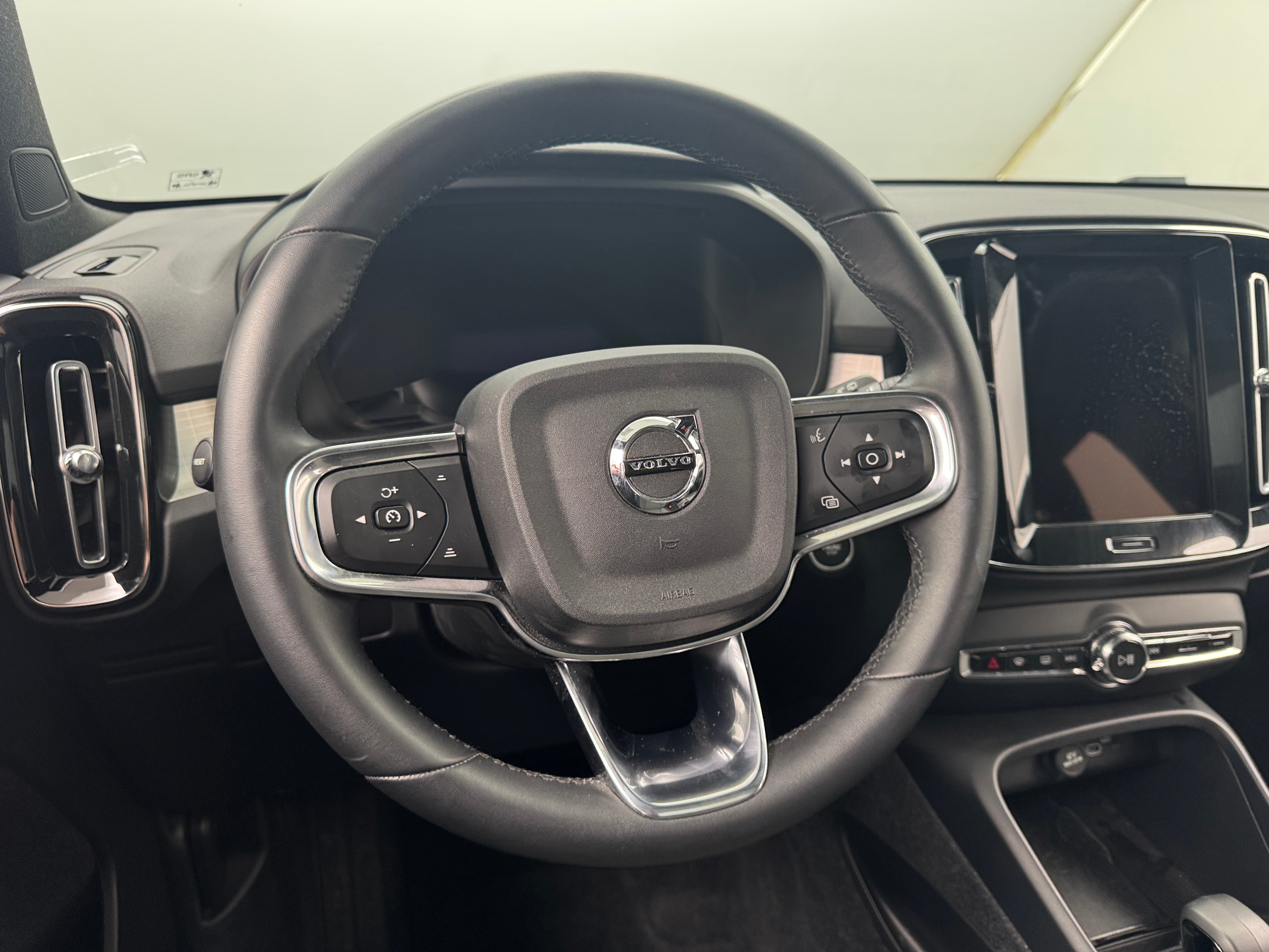 2024 Volvo XC40 B5 Core 5
