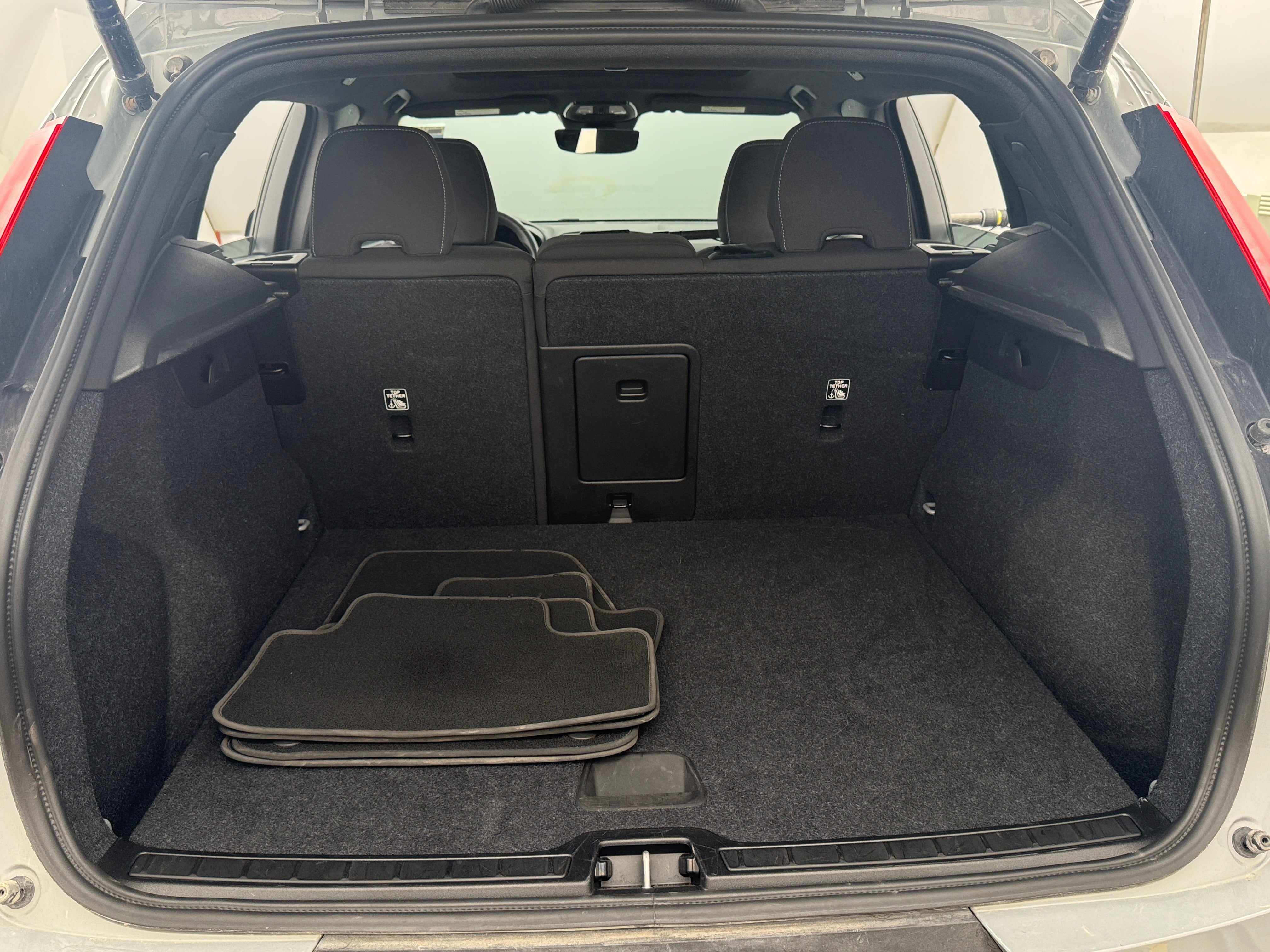 2024 Volvo XC40 B5 Core 7