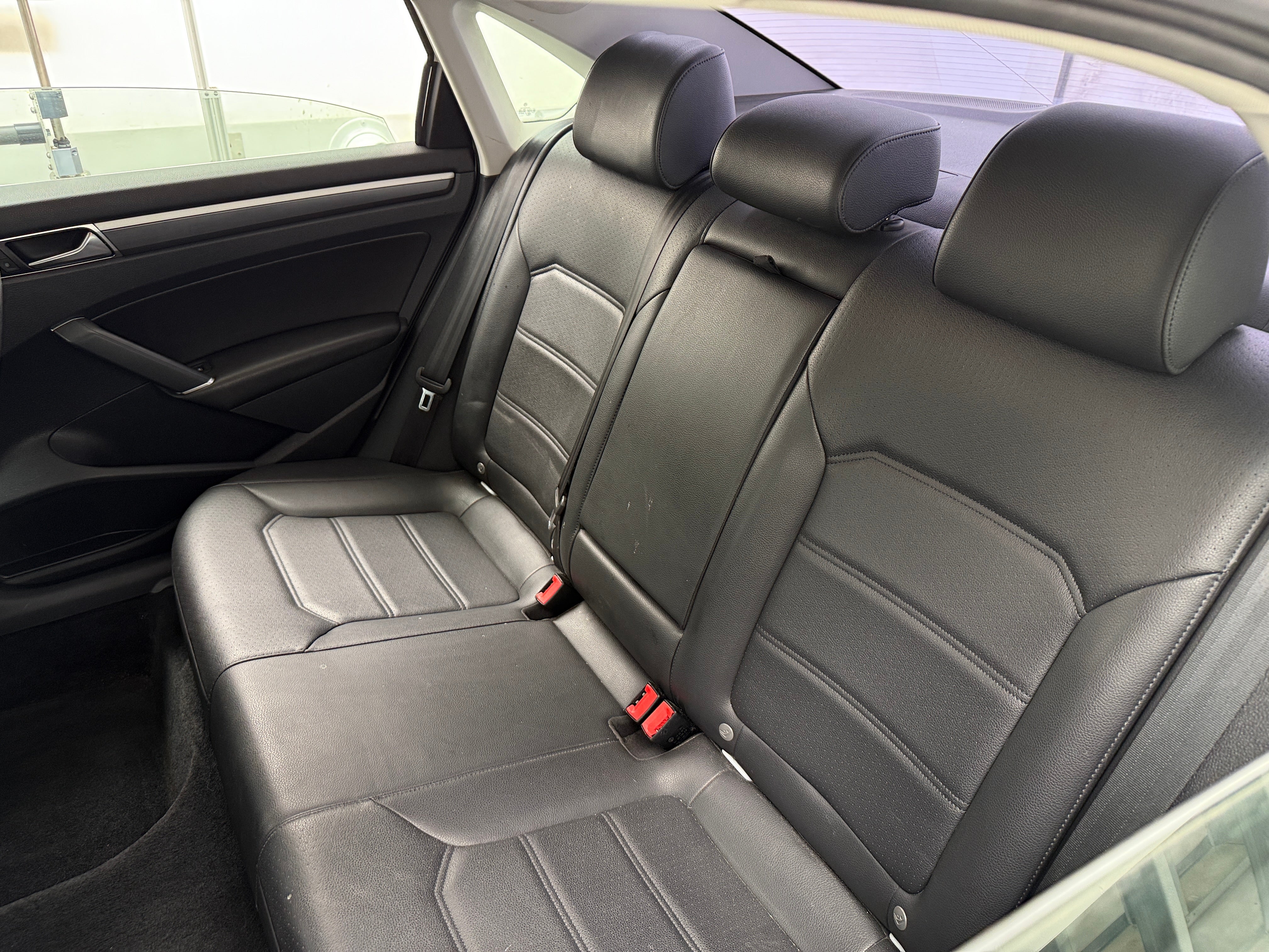 2017 Volkswagen Passat R-Line 5