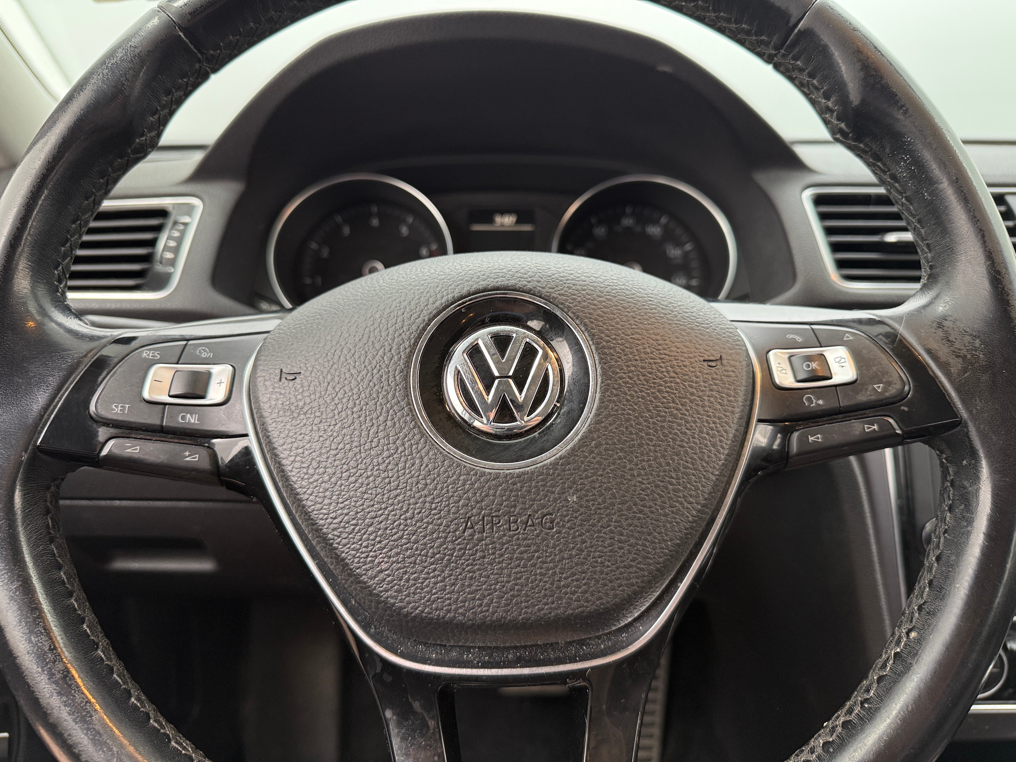 2017 Volkswagen Passat R-Line 4