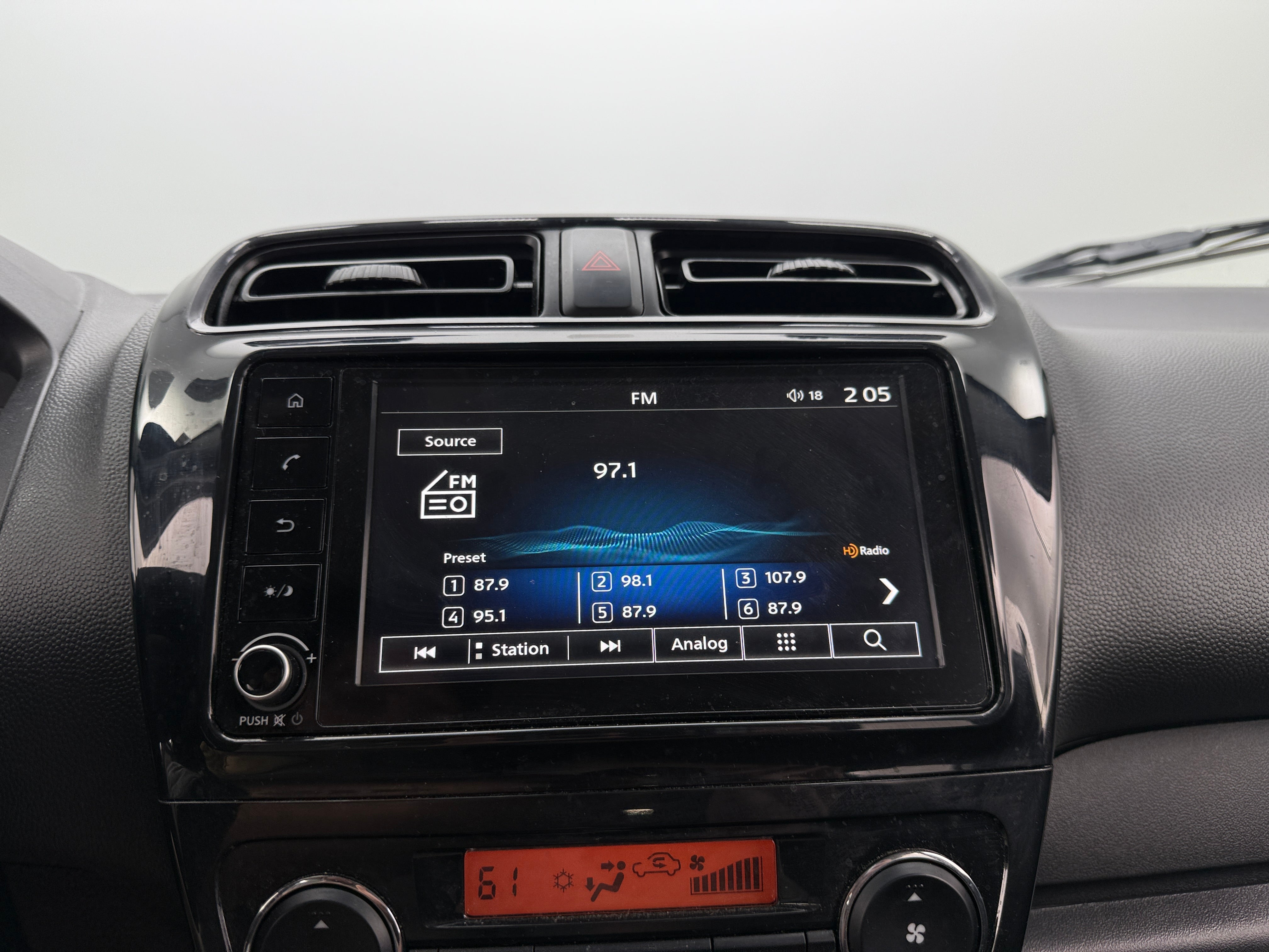 2023 Mitsubishi Mirage ES 4