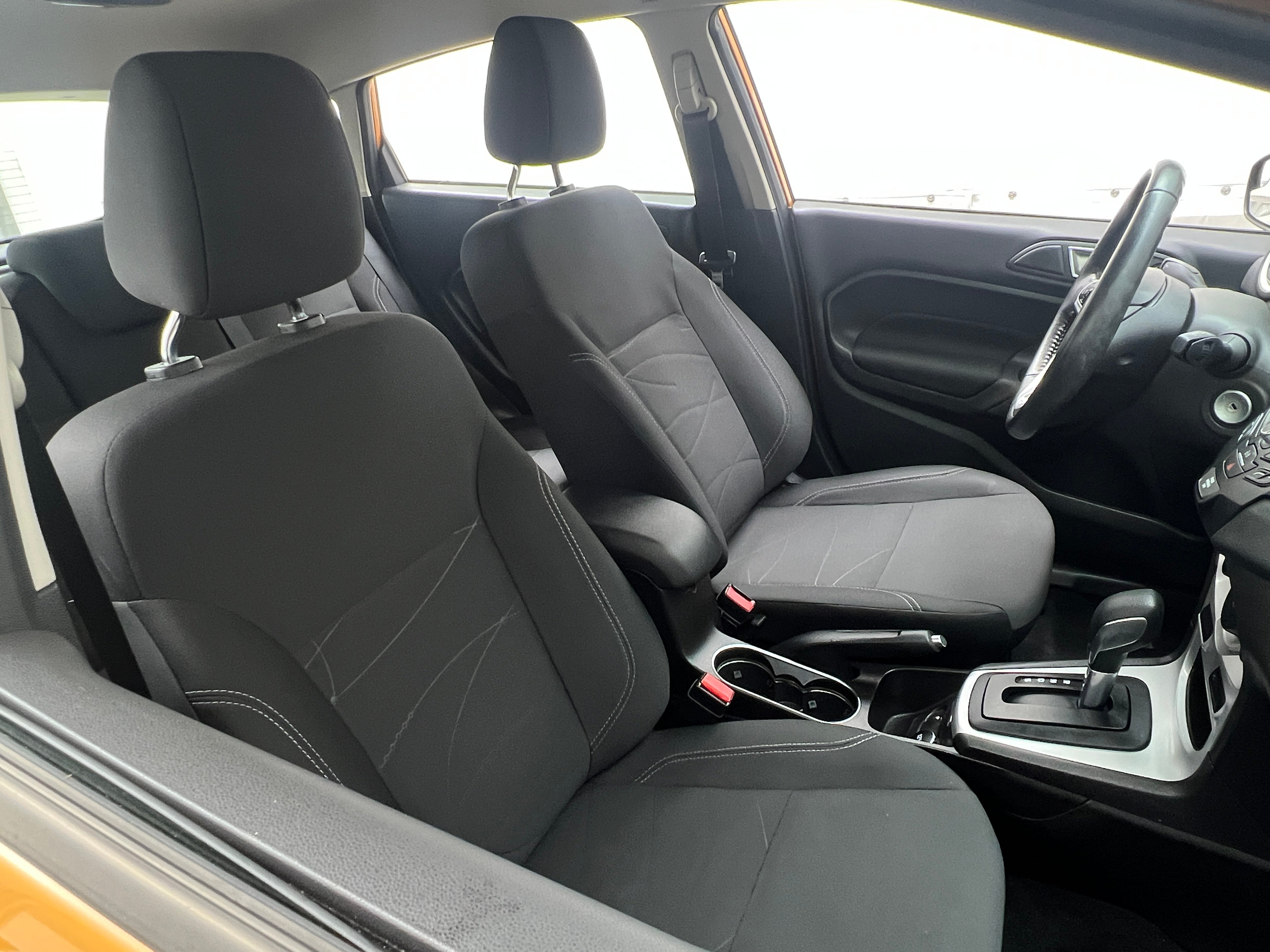 2016 Ford Fiesta SE 2