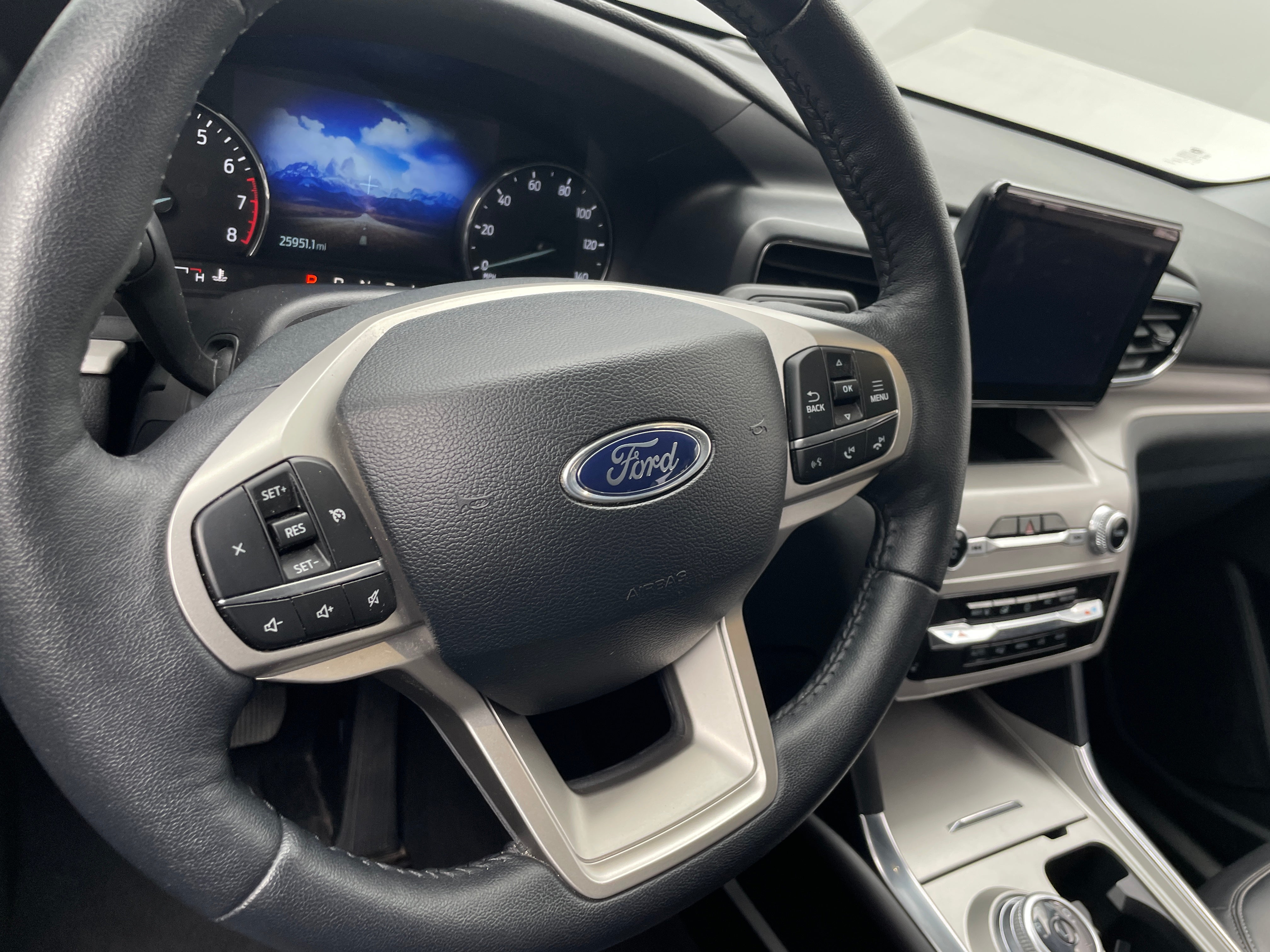 2024 Ford Explorer XLT 4