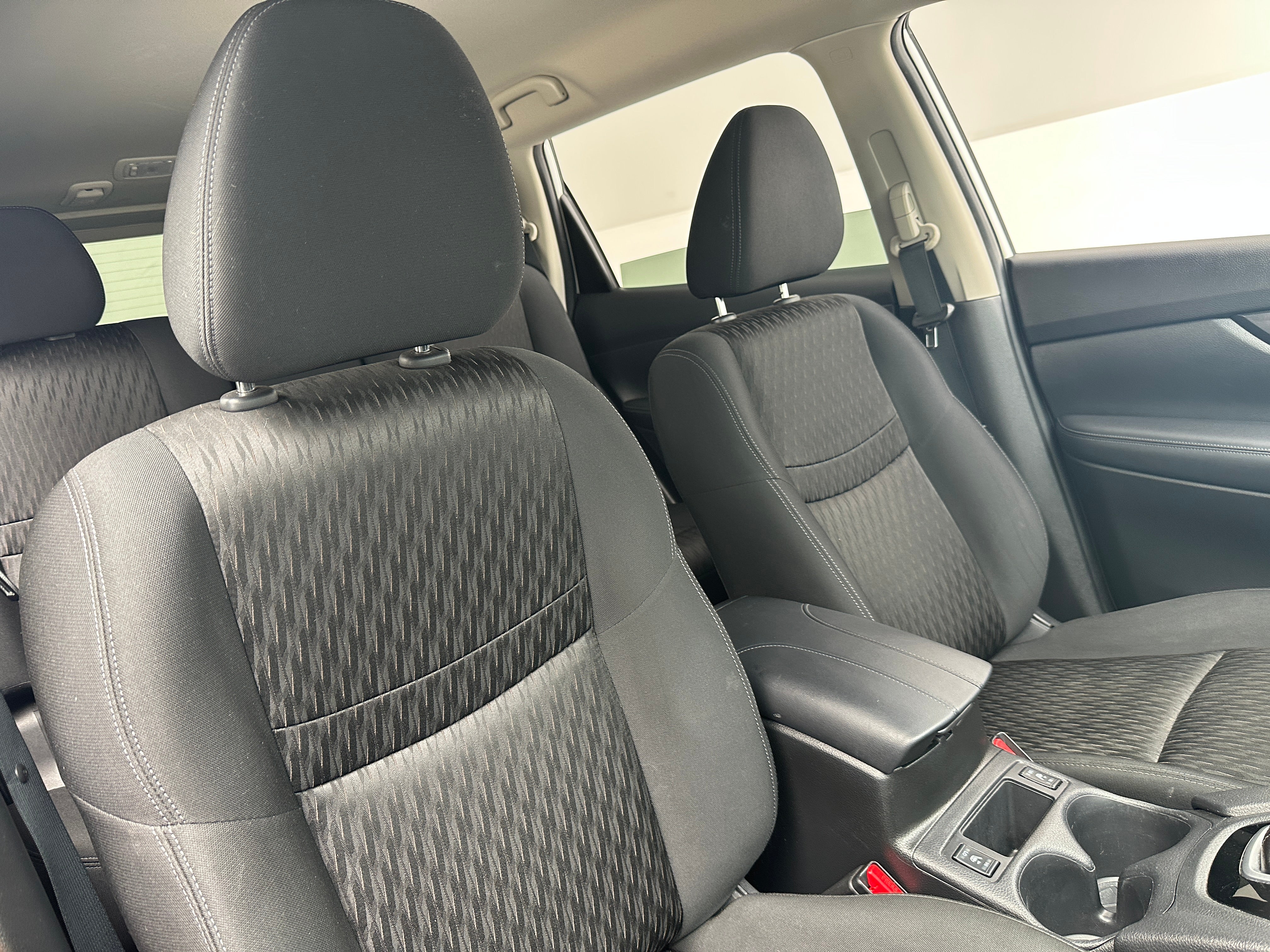 2018 Nissan Rogue SV 2