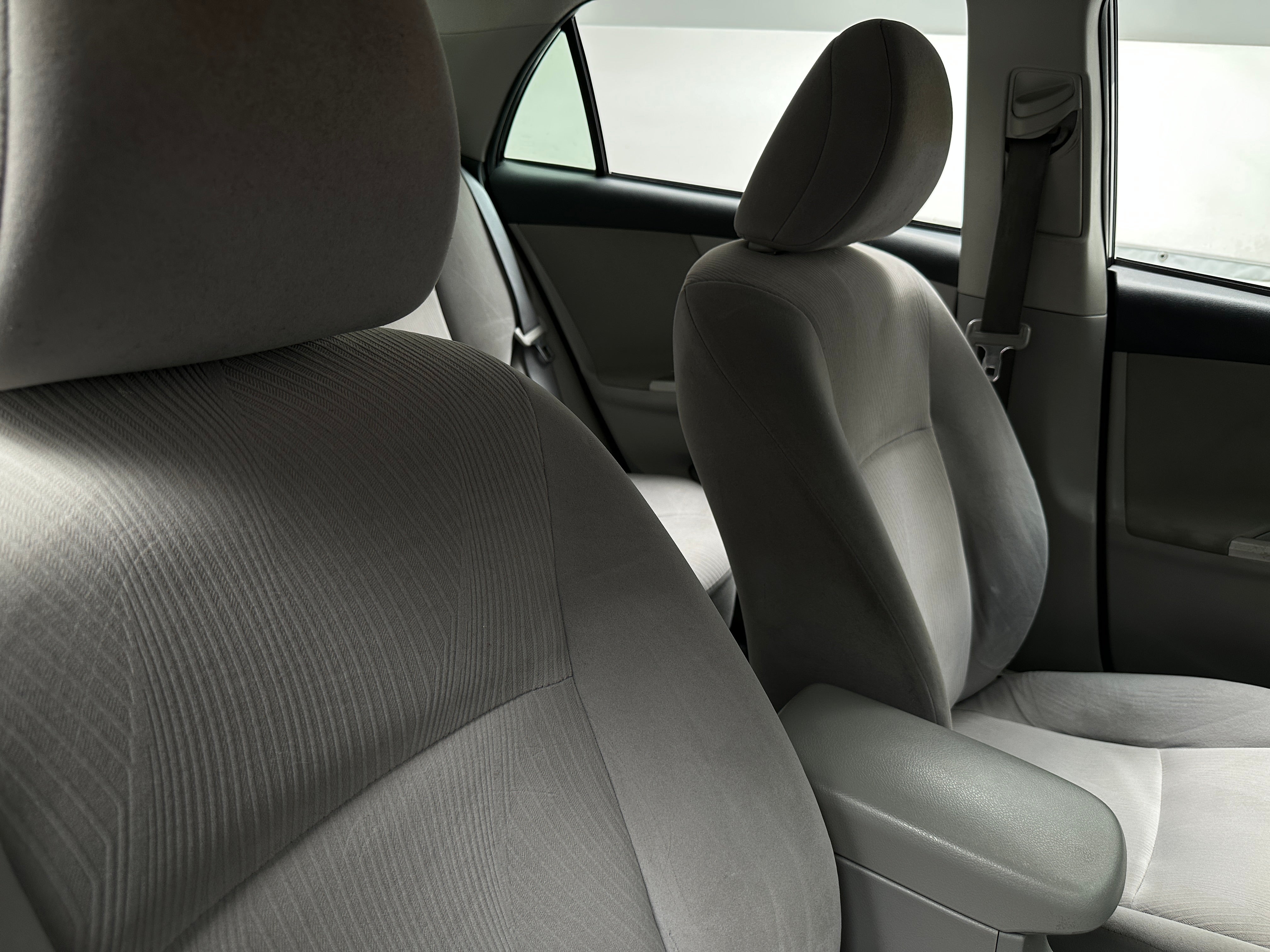 2011 Toyota Corolla LE 2