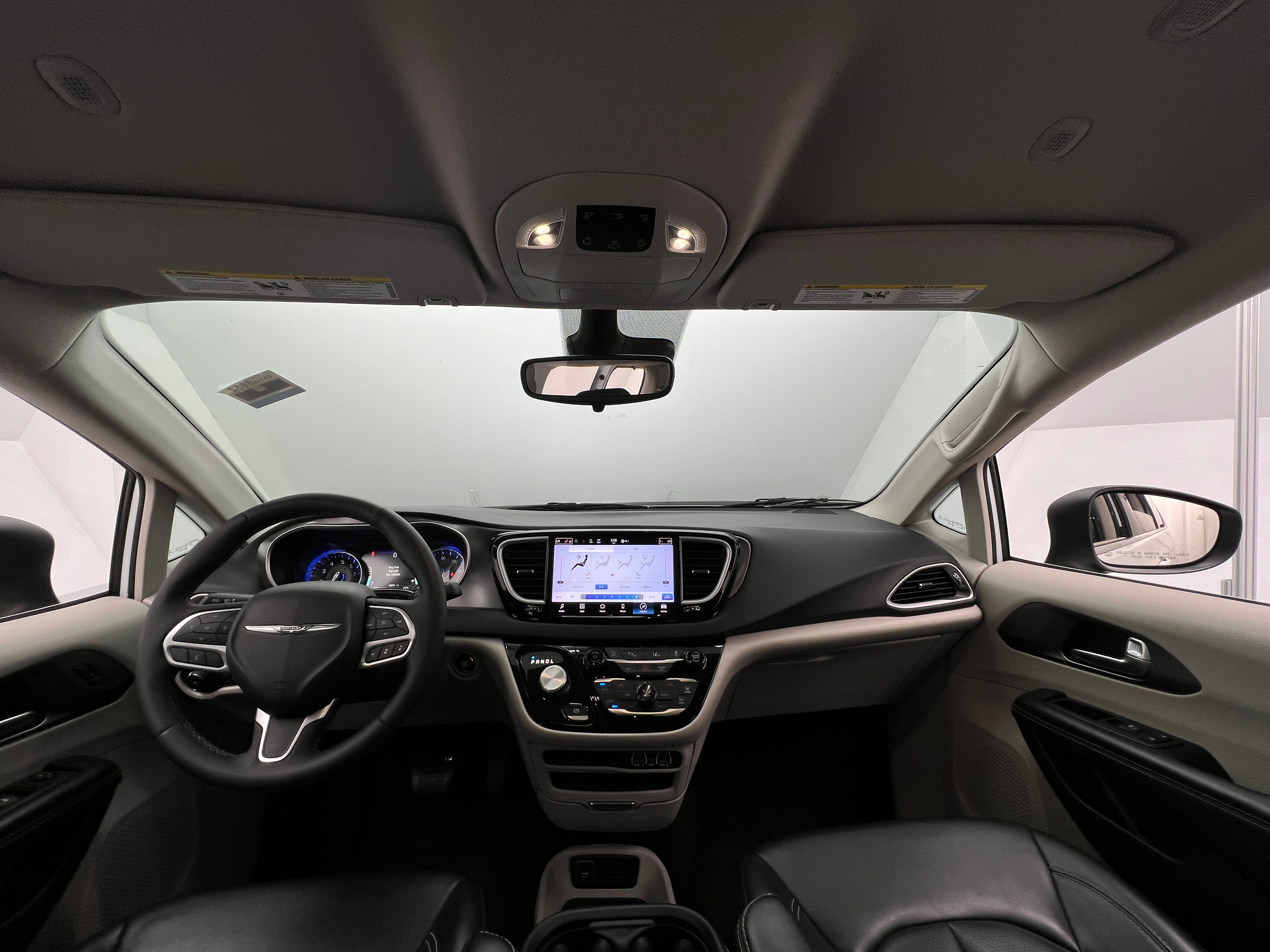 2023 Chrysler Pacifica Touring L 2