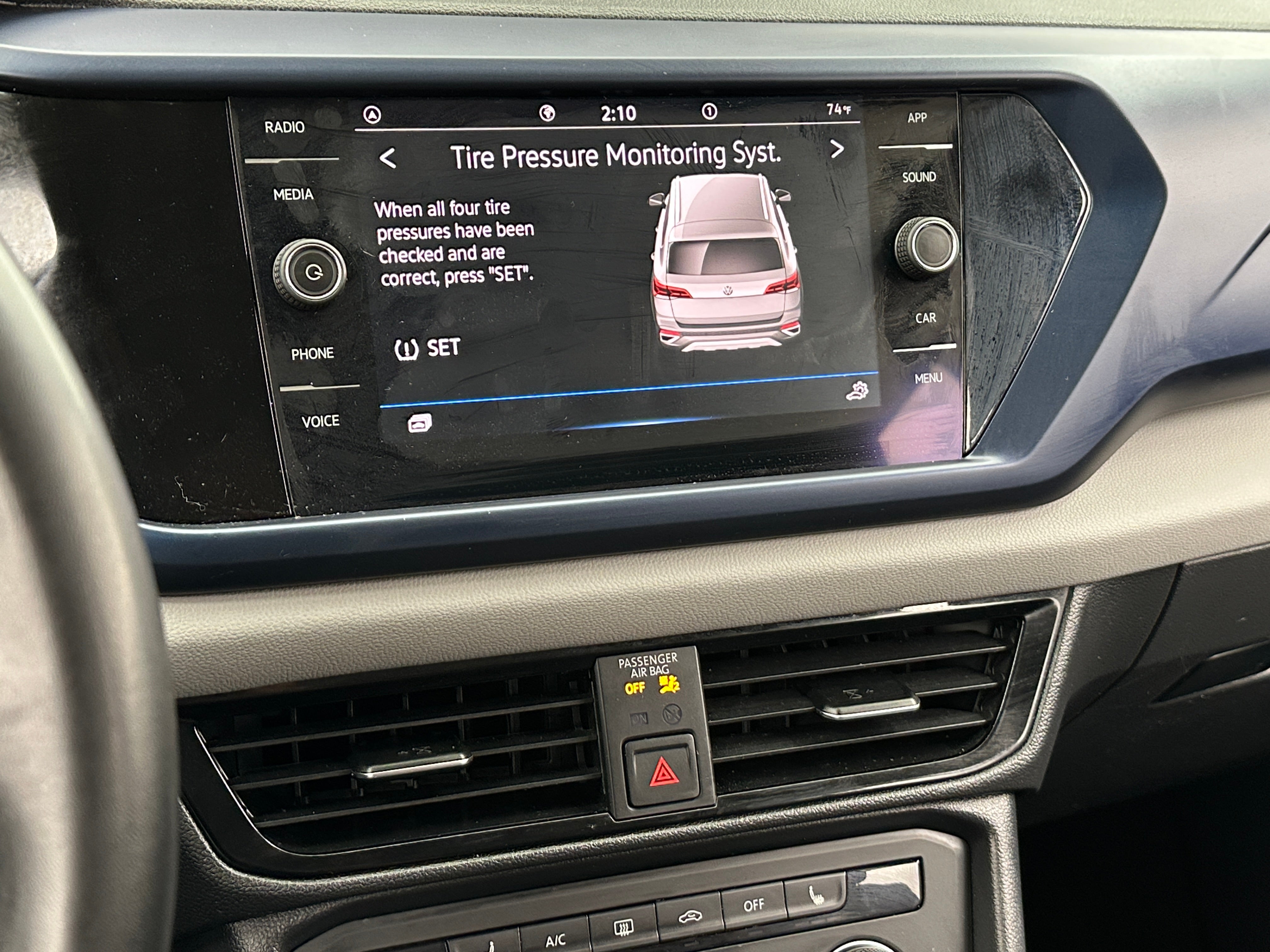 2022 Volkswagen Taos SE 4