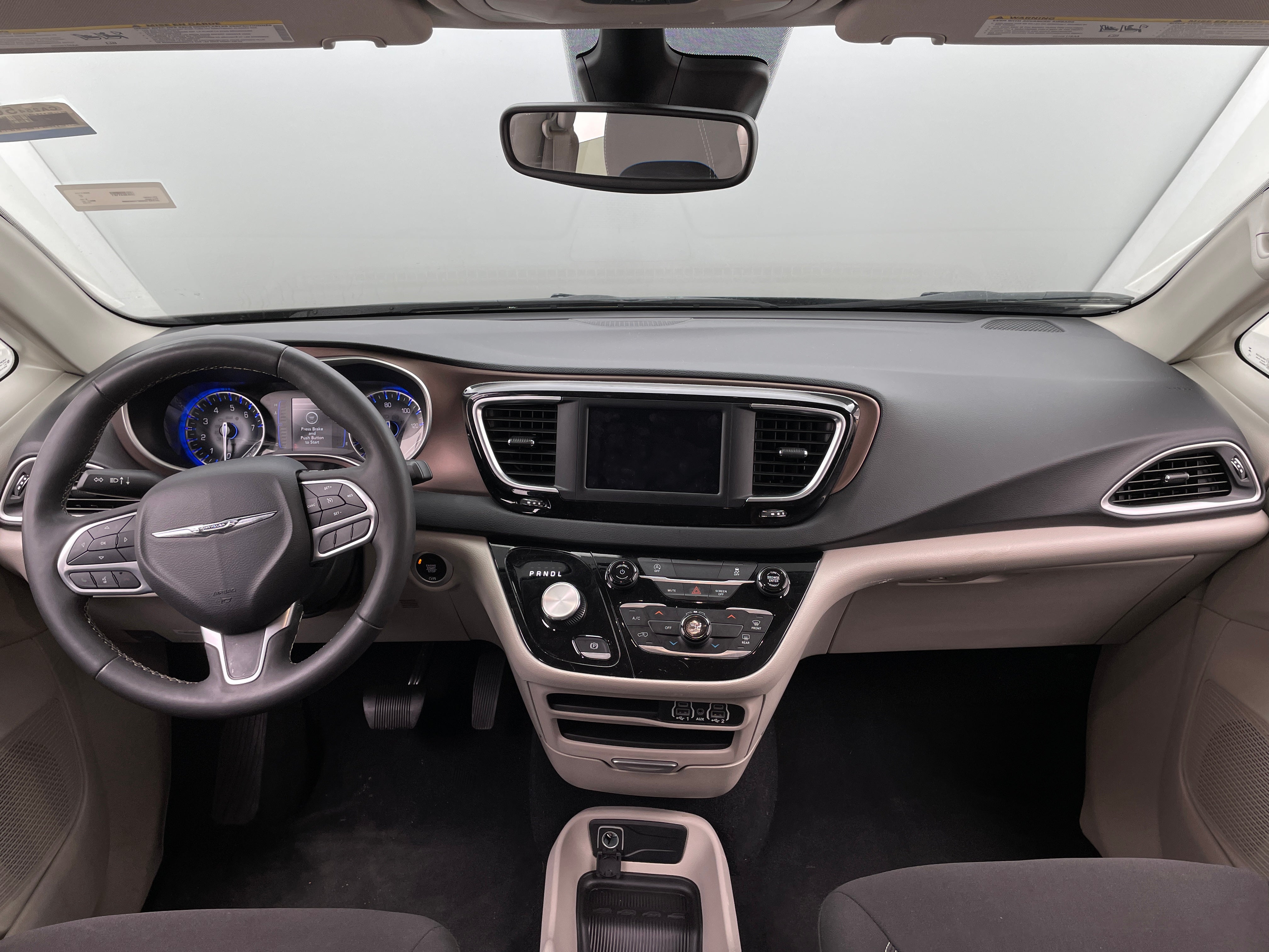 2023 Chrysler Voyager LX 3
