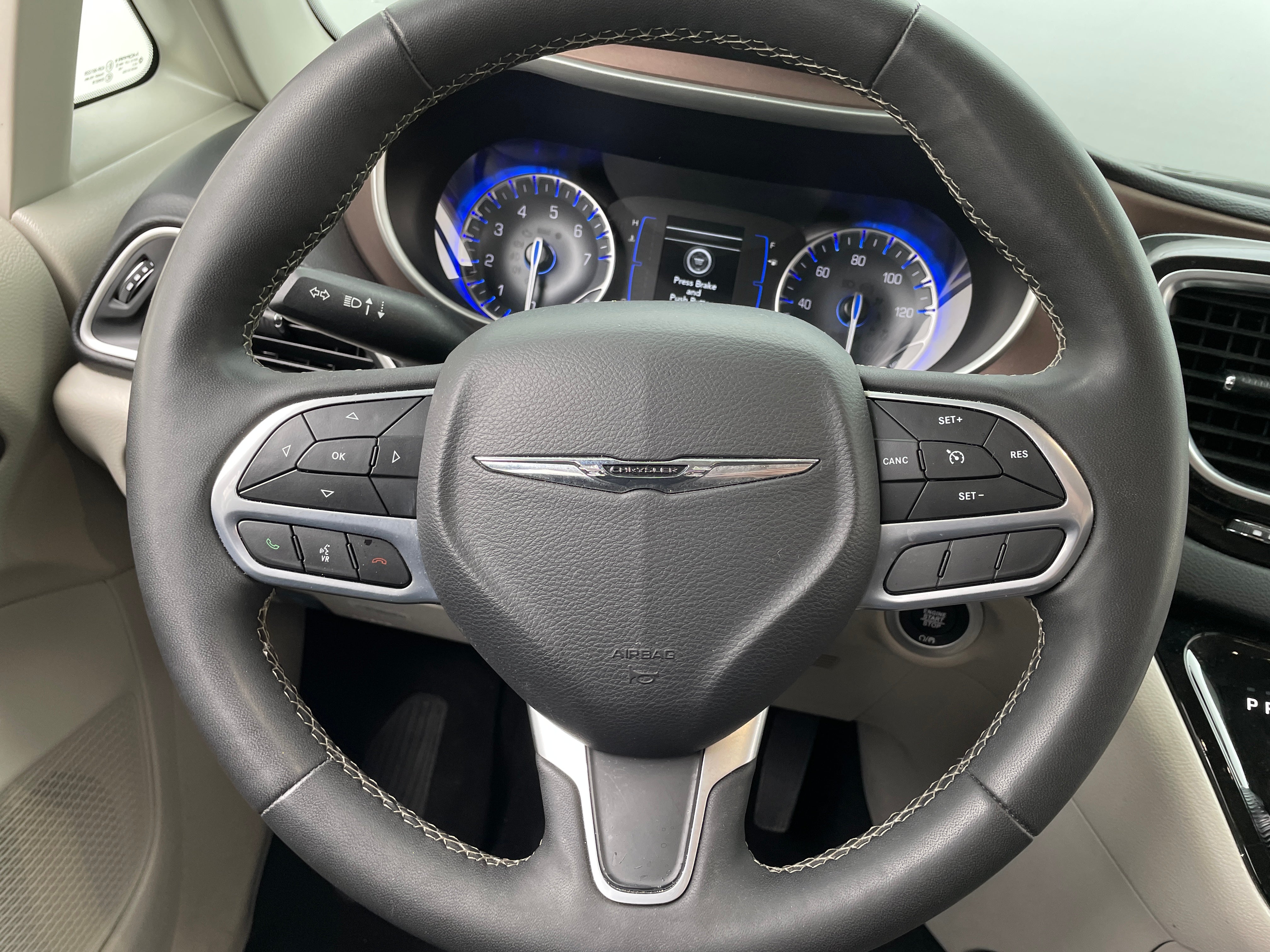 2023 Chrysler Voyager LX 5