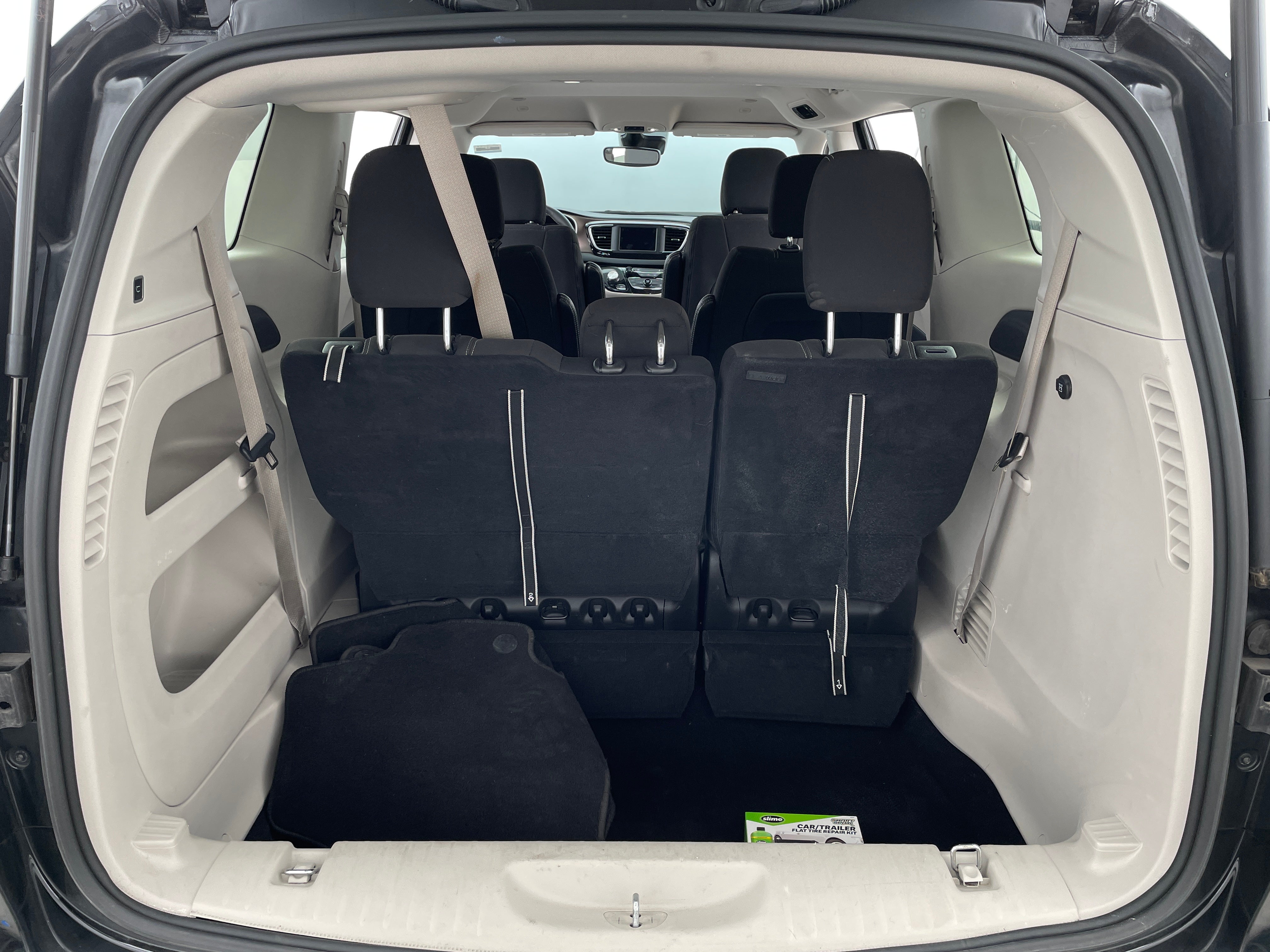 2023 Chrysler Voyager LX 7