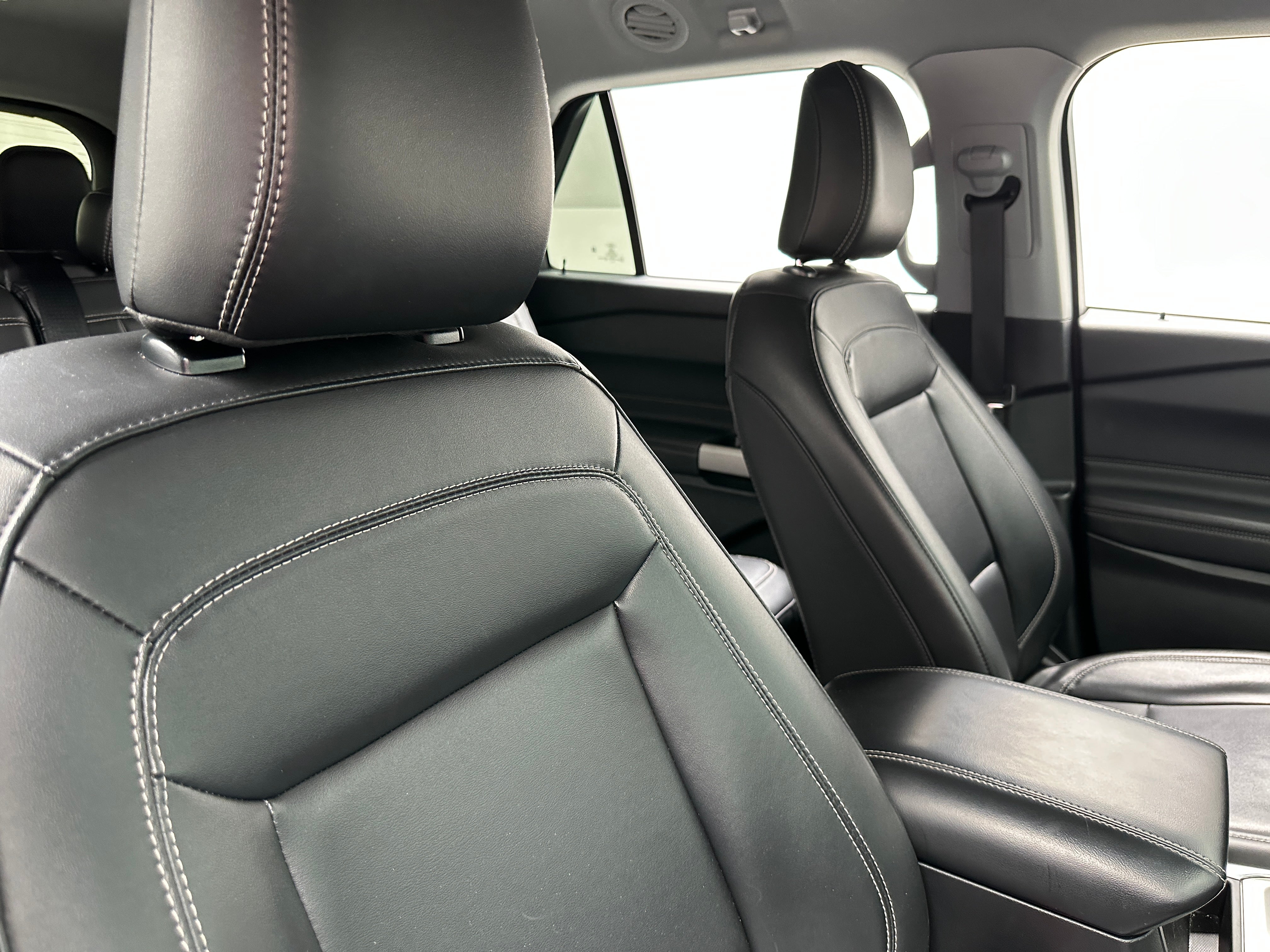 2024 Ford Explorer XLT 2