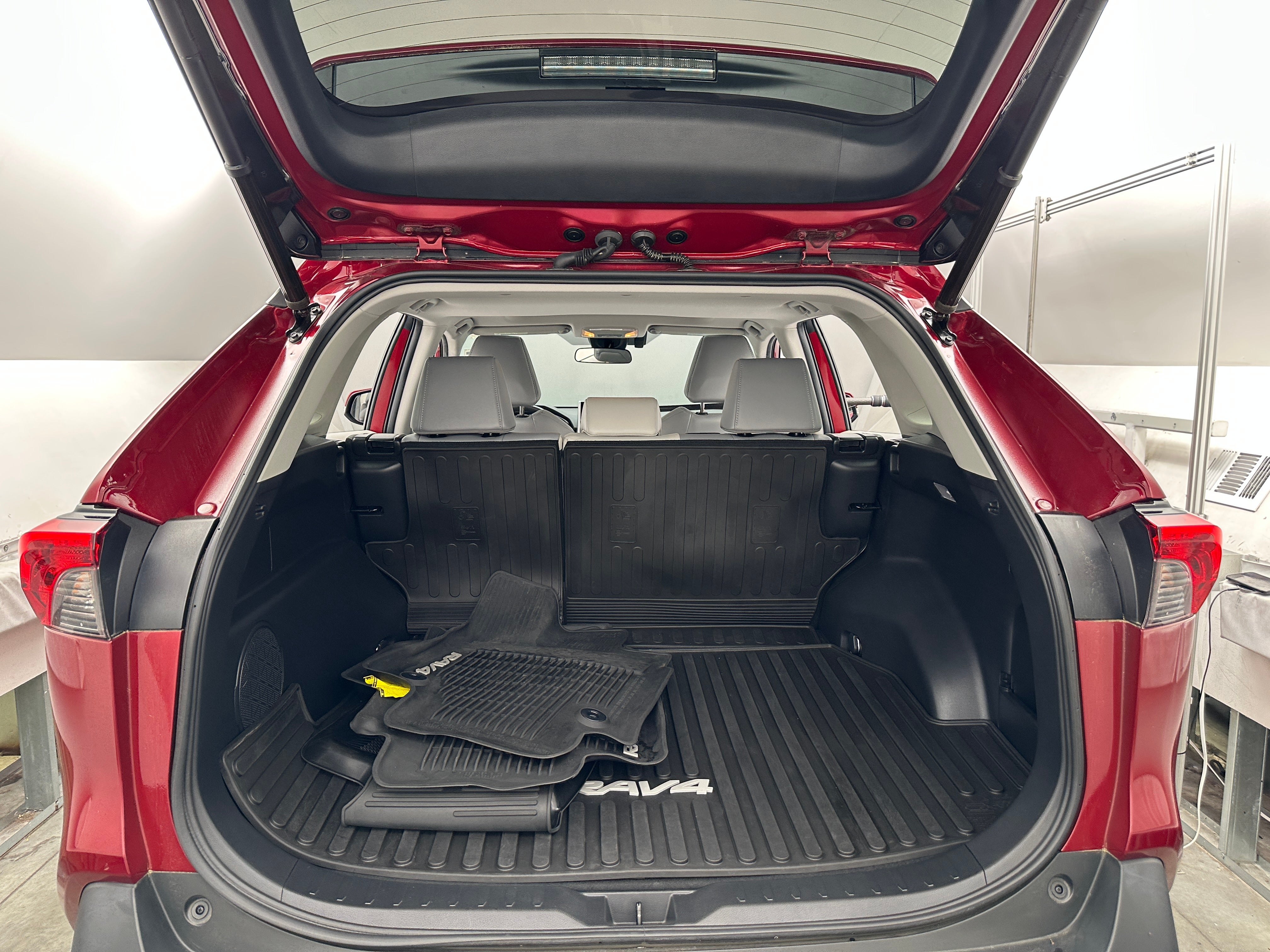 2020 Toyota RAV4 XLE Premium 6