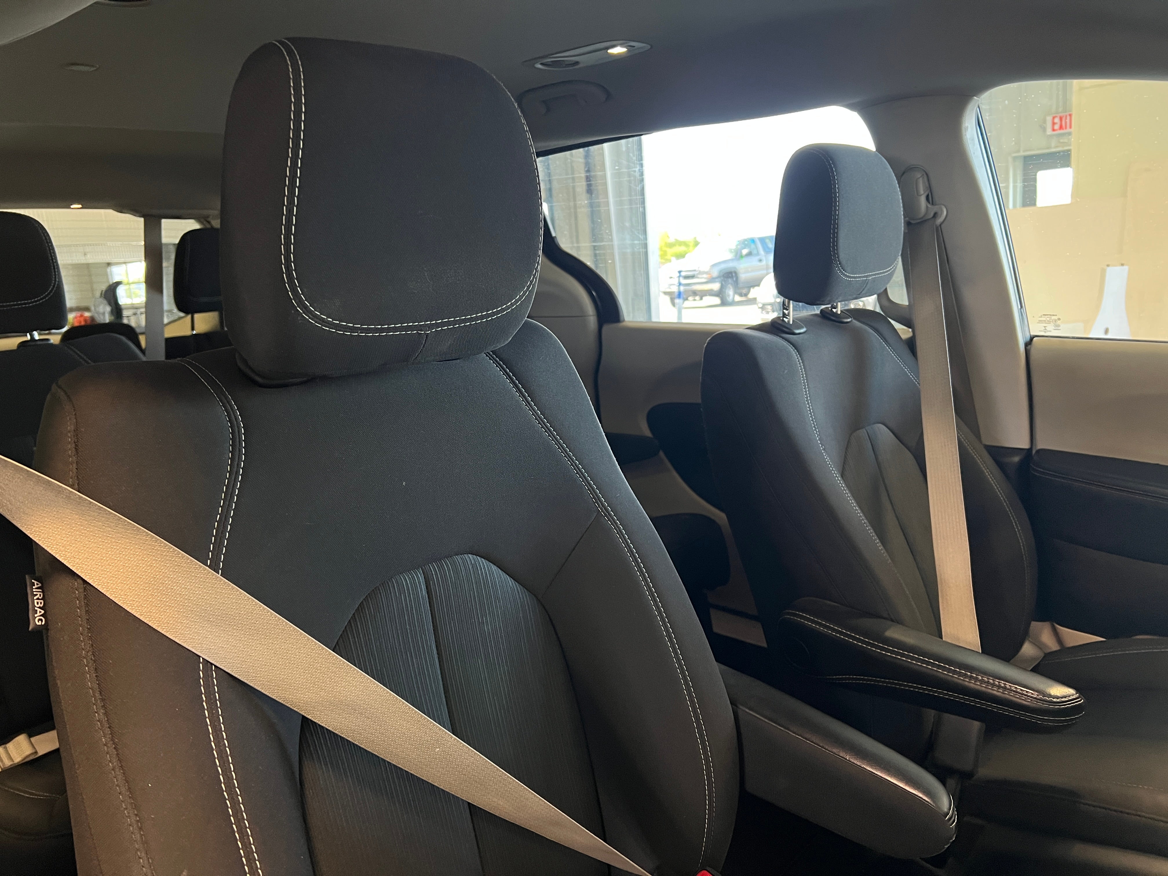 2022 Chrysler Voyager LX 2